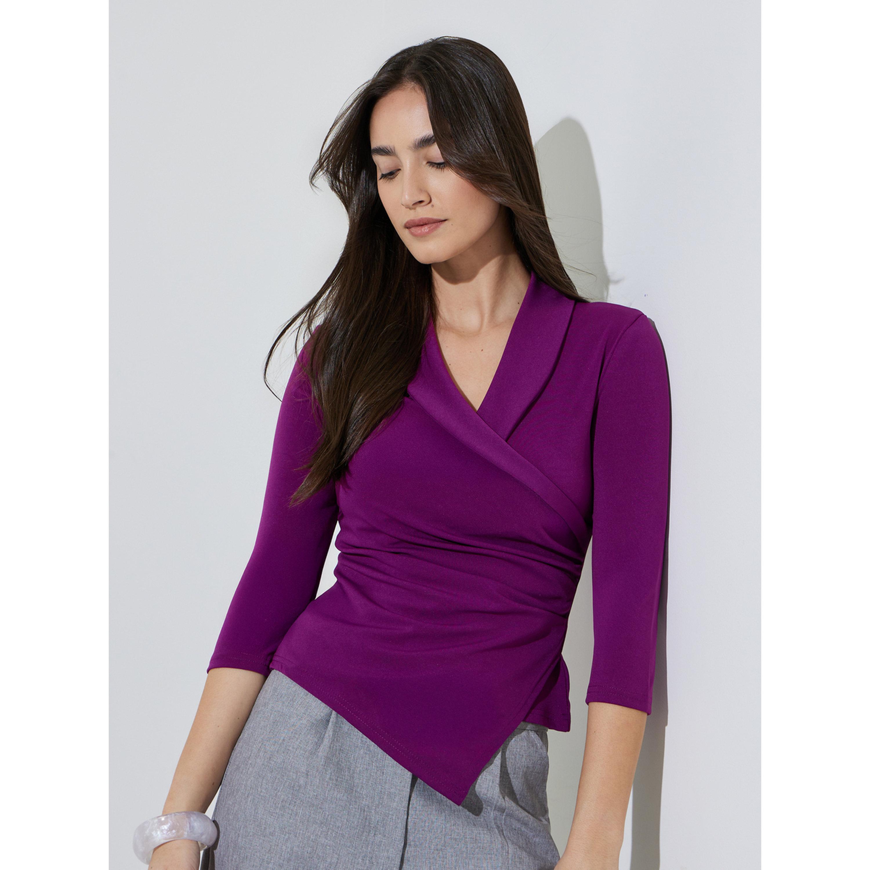بلوزة بتصميم لف وأكمام 3/4 وتفاصيل مجمعة بلون سادة-women-clothing-shirtsandblouses-blouses-image-1