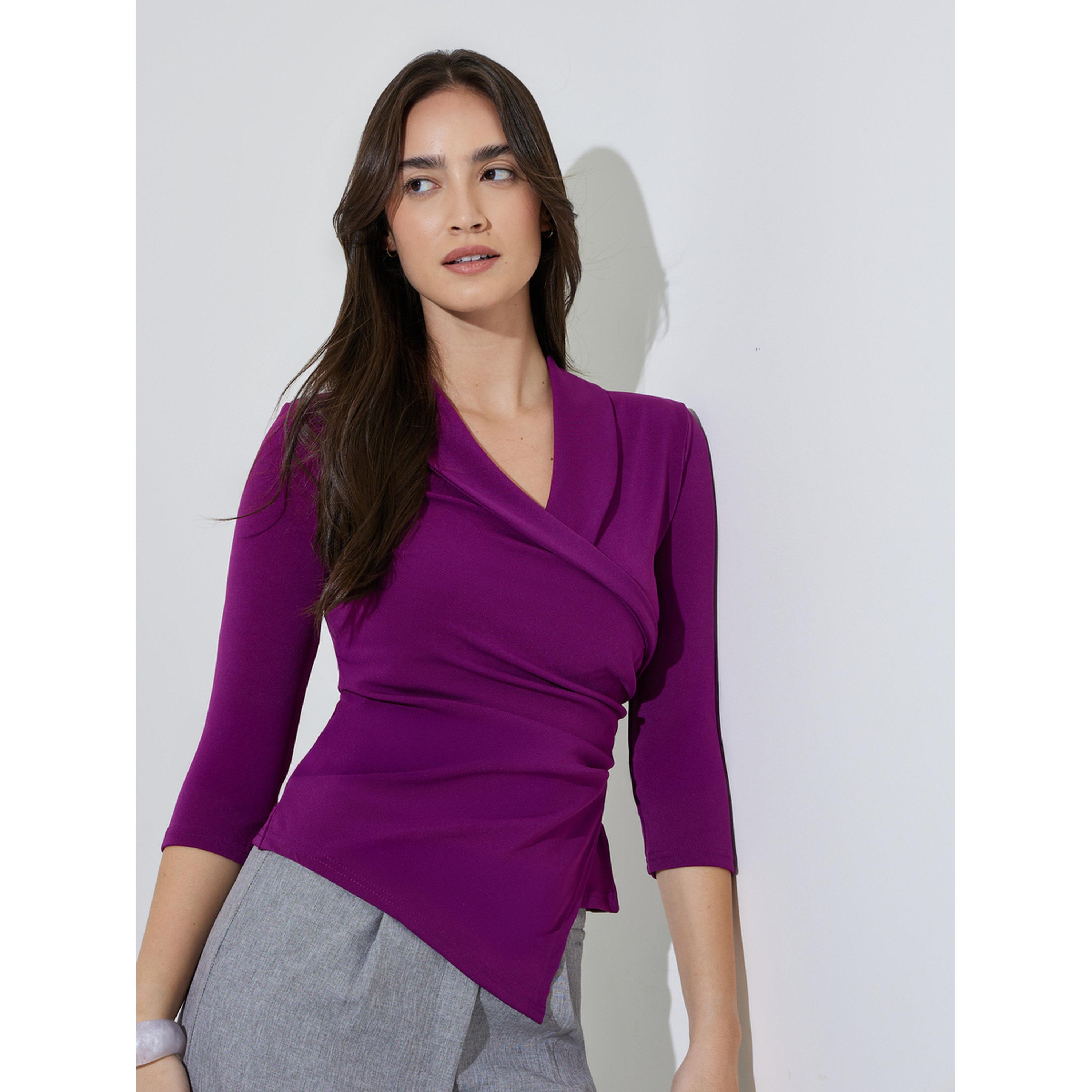 بلوزة بتصميم لف وأكمام 3/4 وتفاصيل مجمعة بلون سادة-women-clothing-shirtsandblouses-blouses-image-3