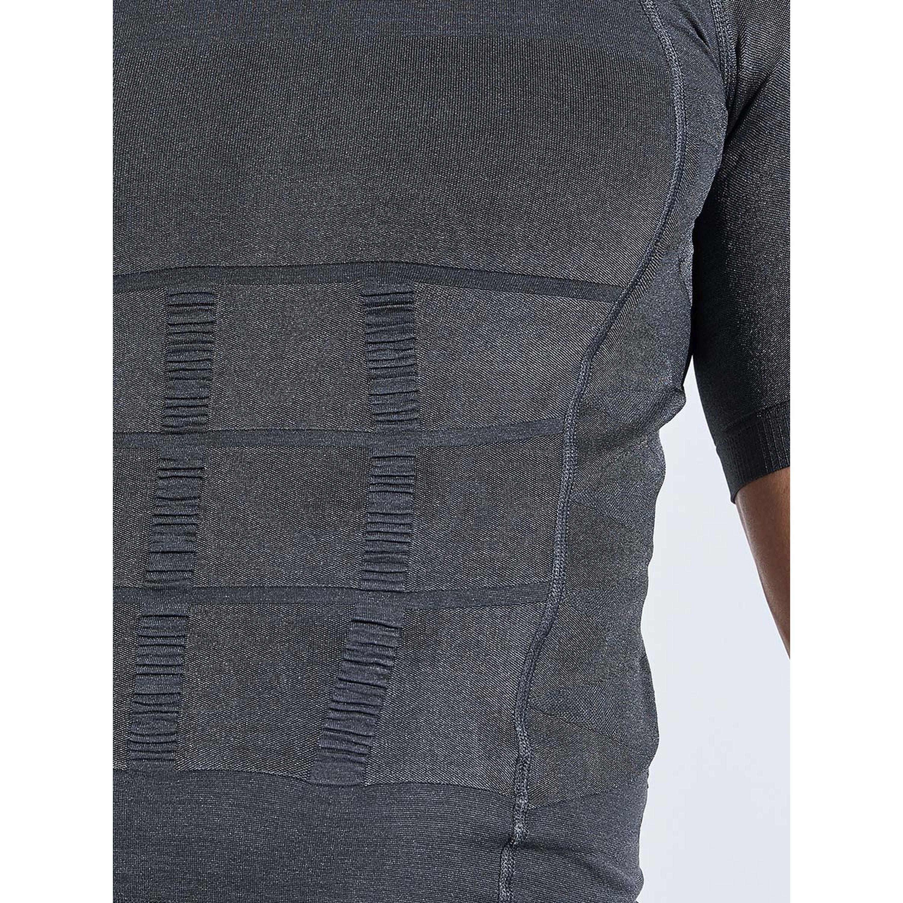تيشيرت مشد للجسم بلون سادة-men-clothing-sportswearandactivewear-tshirtsandpolos-image-5