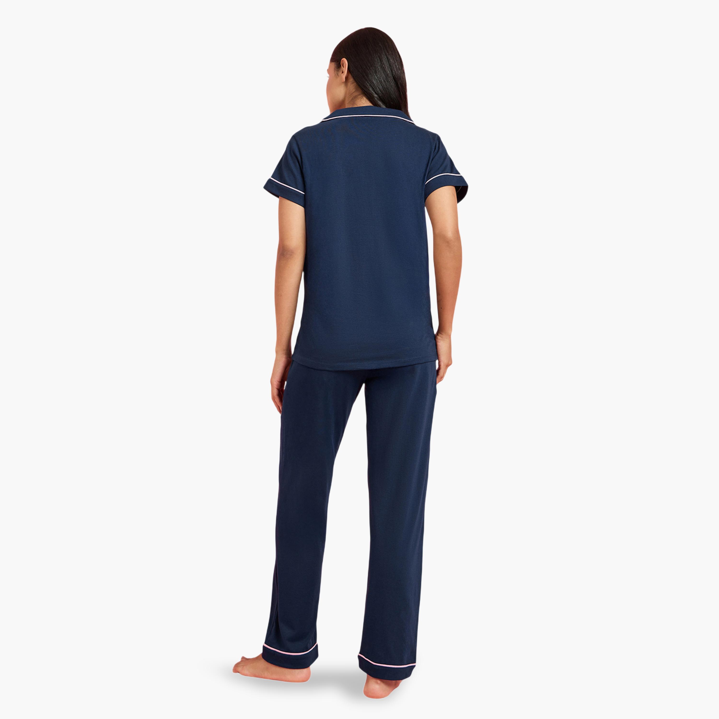 طقم بيجاما من بنطال بأرجل واسعة مع بلوزة بأكمام قصيرة وتفاصيل مُتباينة-women-clothing-nightwear-pyjamas-longsets-image-2