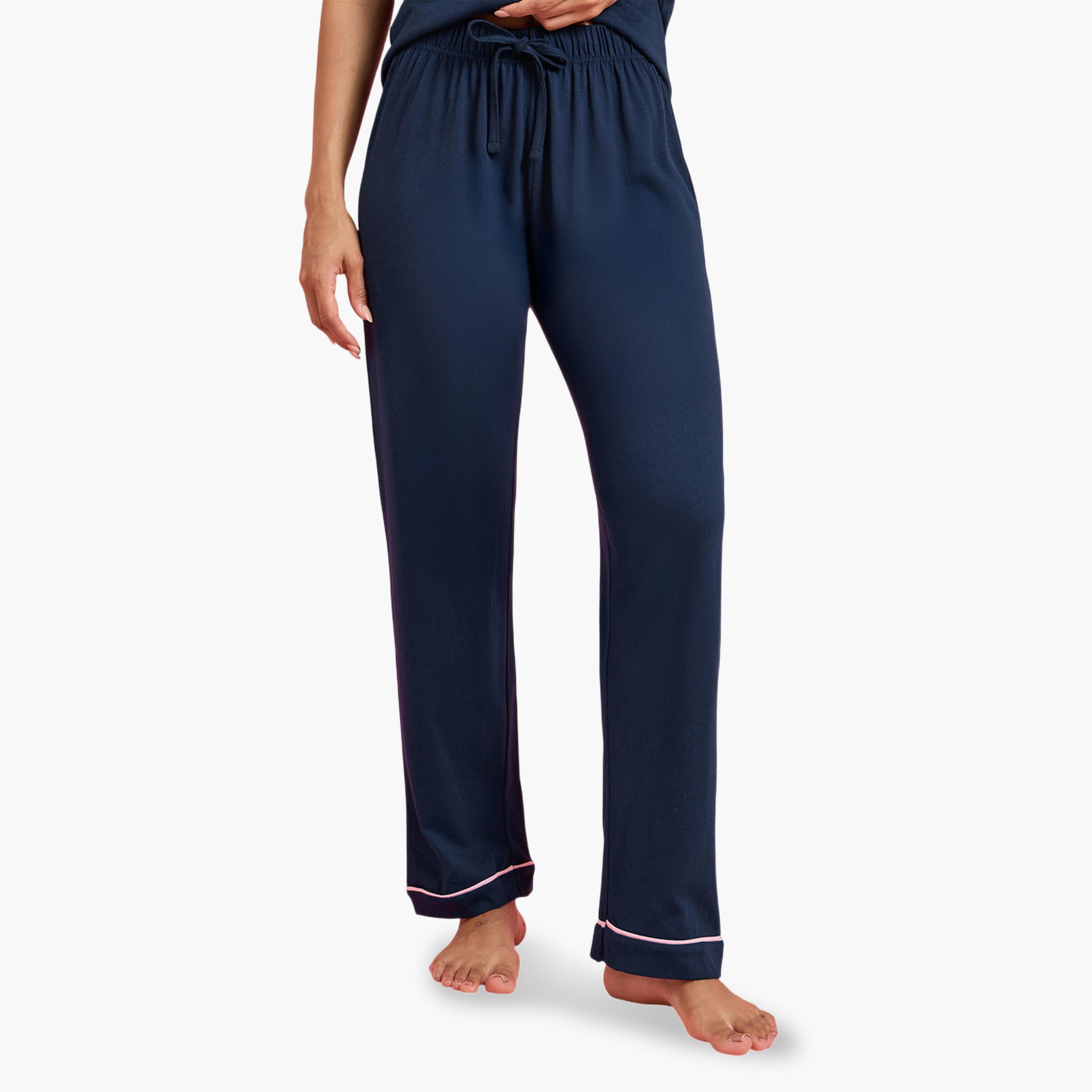 طقم بيجاما من بنطال بأرجل واسعة مع بلوزة بأكمام قصيرة وتفاصيل مُتباينة-women-clothing-nightwear-pyjamas-longsets-image-5