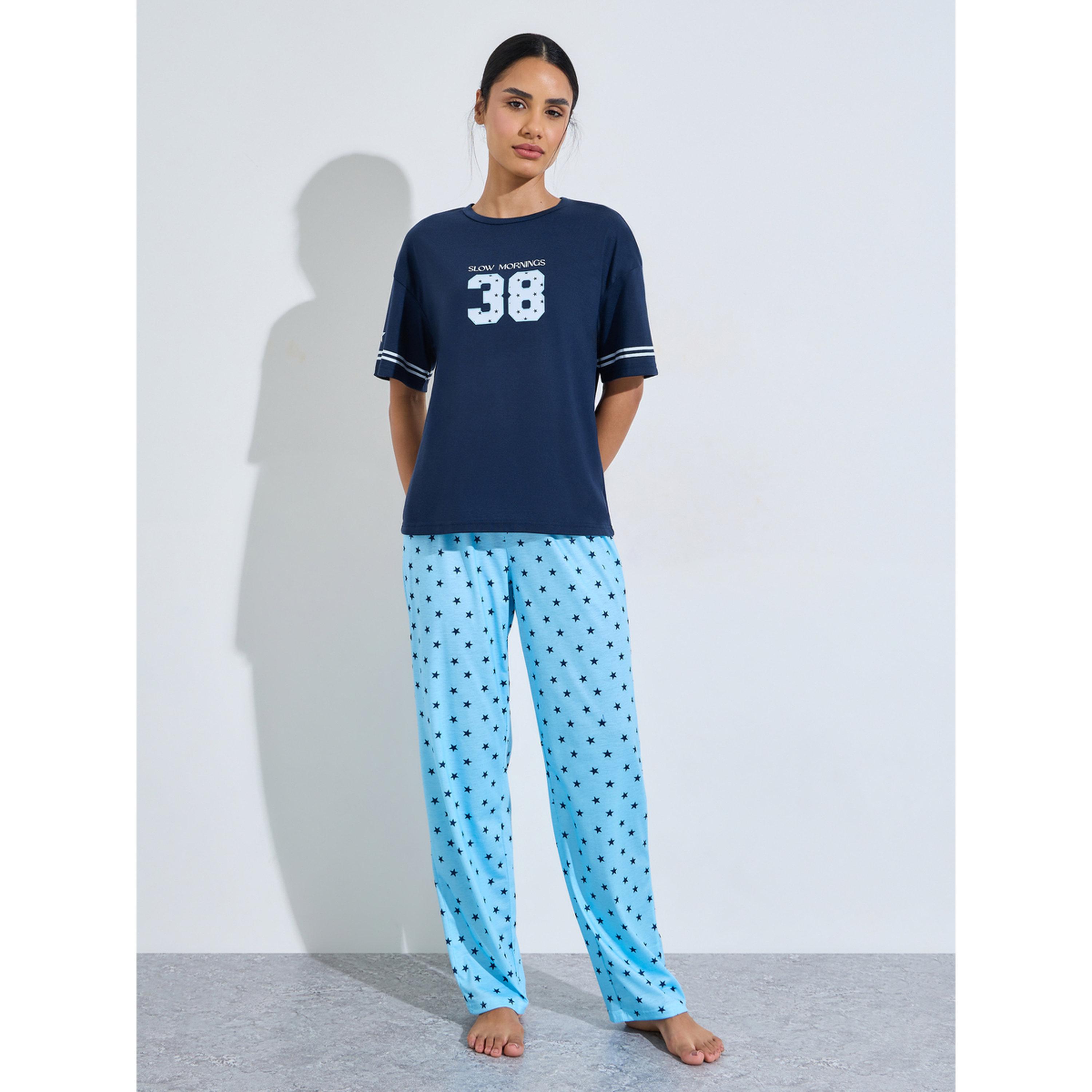 طقم بيجاما من بنطال بأرجل مستقيمة وتيشيرت بطبعة نجمة-women-clothing-nightwear-pyjamas-longsets-image-1