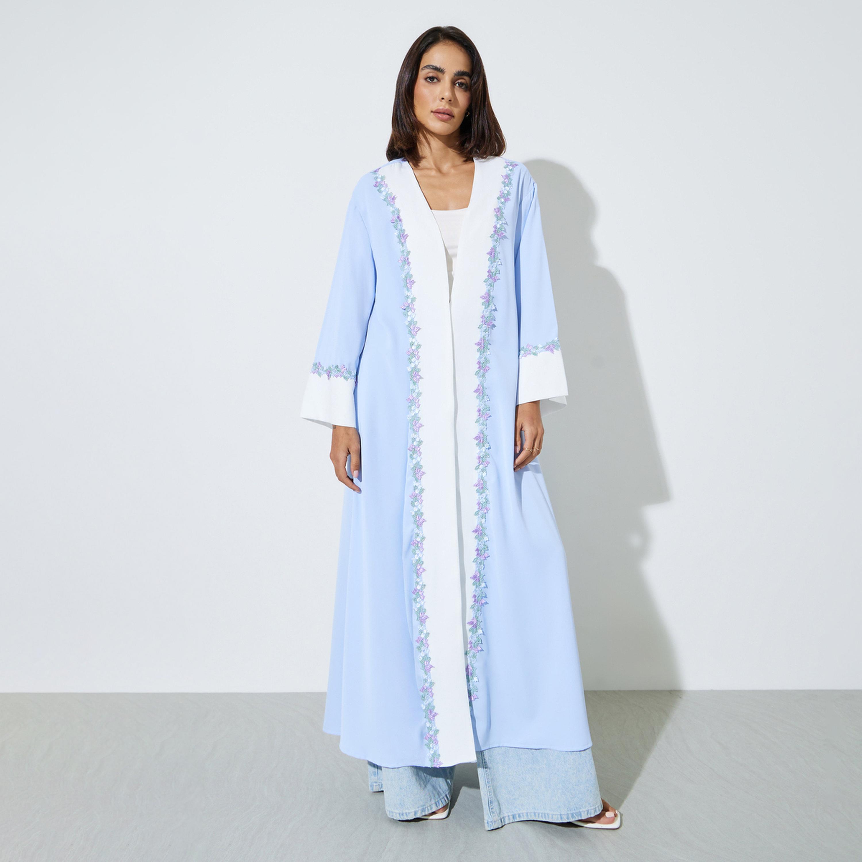 عباية مفتوحة من الأمام مطرزة مع حواف بيضاء لون أزرق فاتح-women-arabicclothing-abayas-image-1