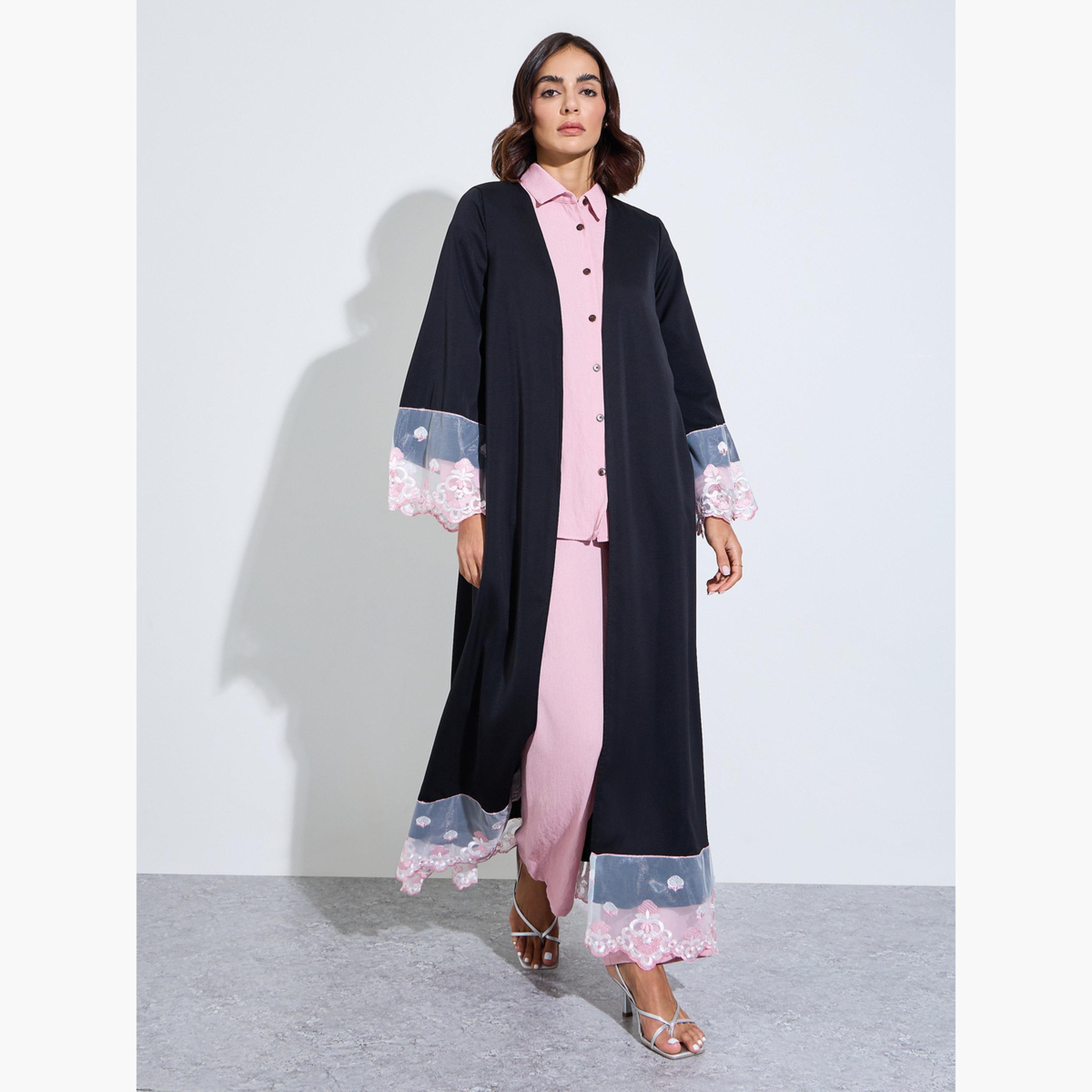 عباية مفتوحة من الأمام مع حواف دانتيل وردي ناعم لون أسود-women-arabicclothing-abayas-image-1