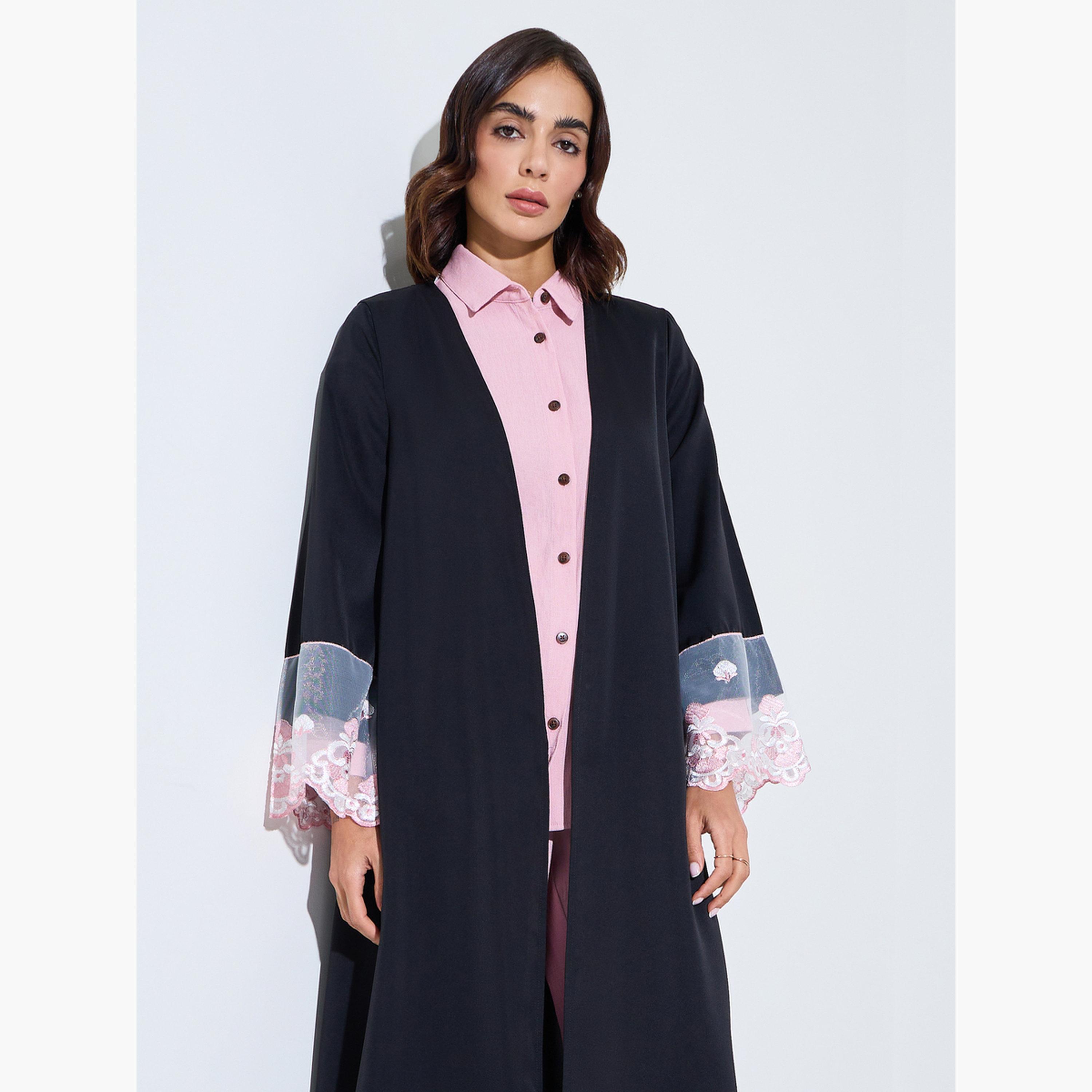 عباية مفتوحة من الأمام مع حواف دانتيل وردي ناعم لون أسود-women-arabicclothing-abayas-image-2