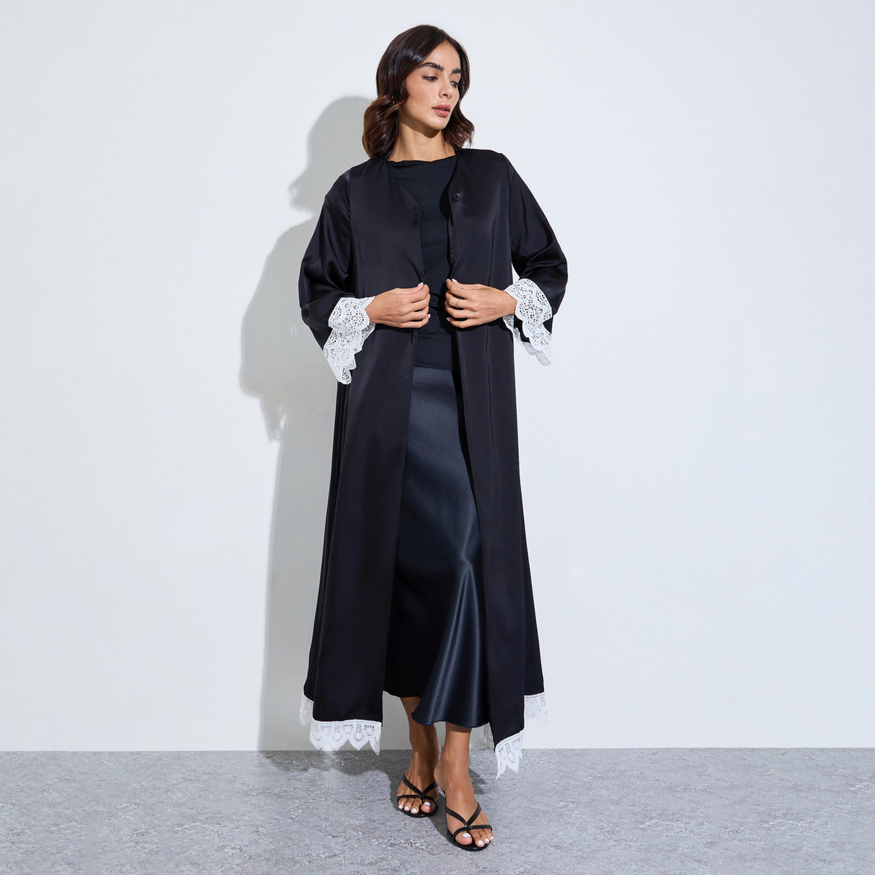 عباية مفتوحة من الأمام بلون سادة مع حواف دانتيل ناعم لون أسود-women-arabicclothing-abayas-image-1