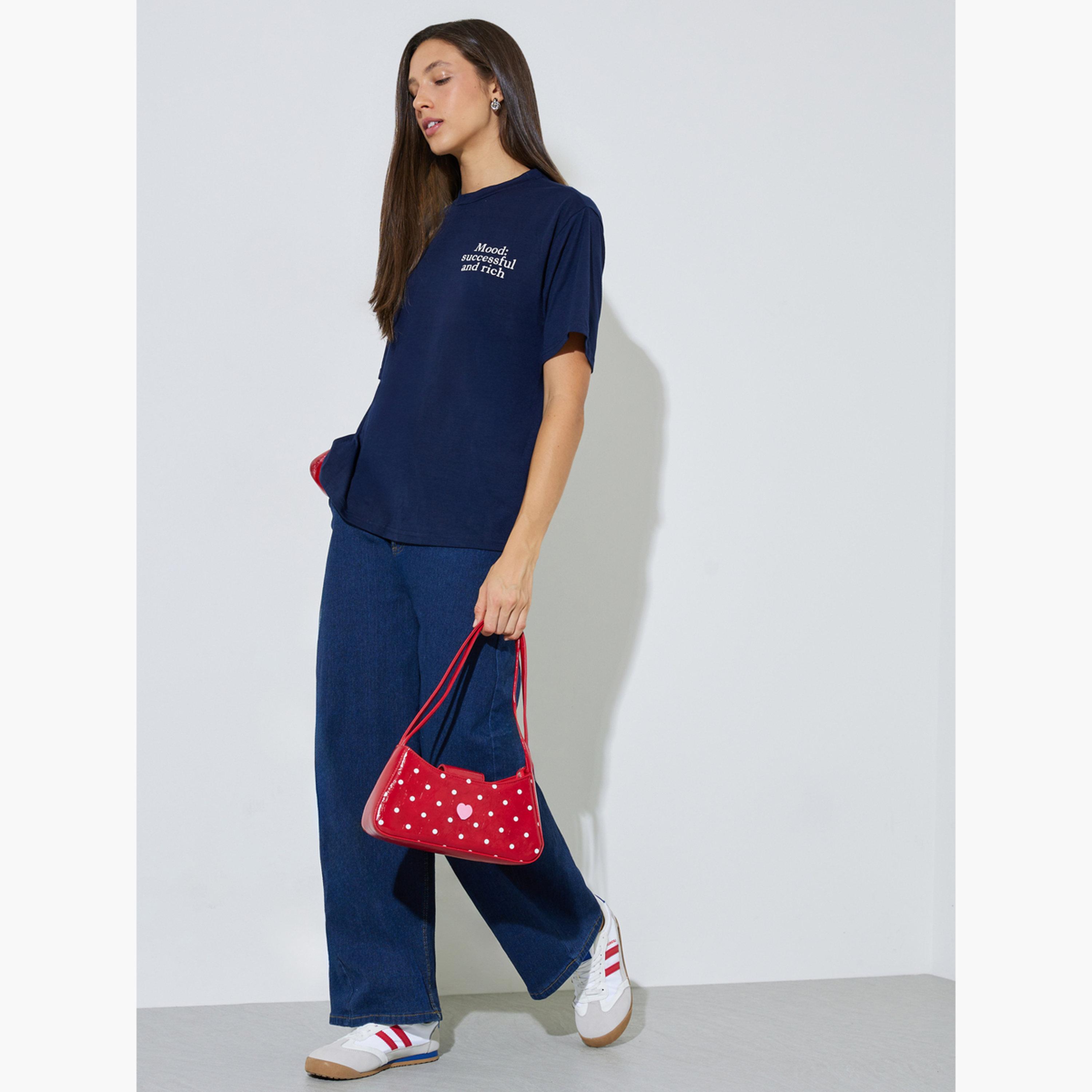 تيشيرت واسع بياقة دائرية وطبعة شعار-women-clothing-tshirts-image-2