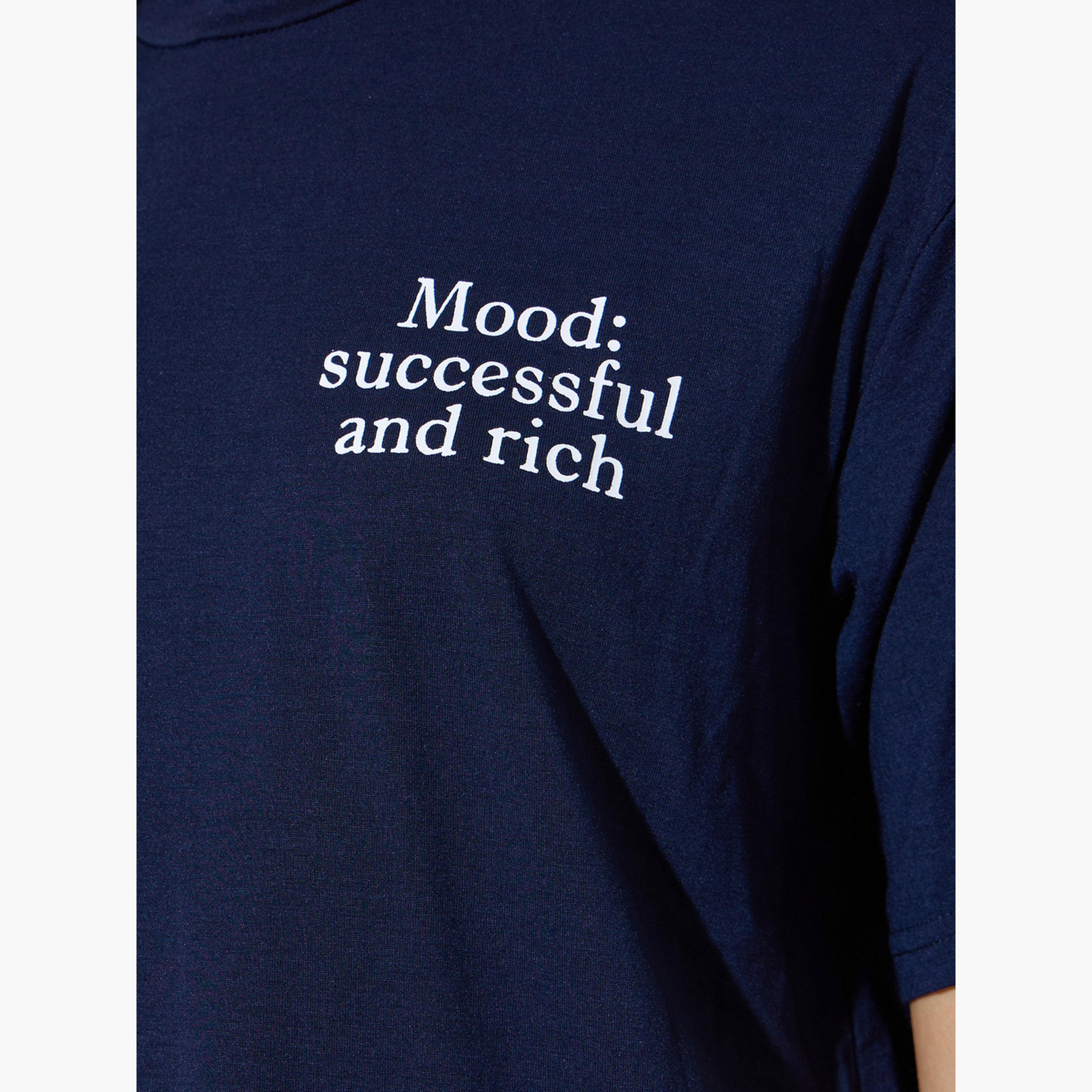 تيشيرت واسع بياقة دائرية وطبعة شعار-women-clothing-tshirts-image-4