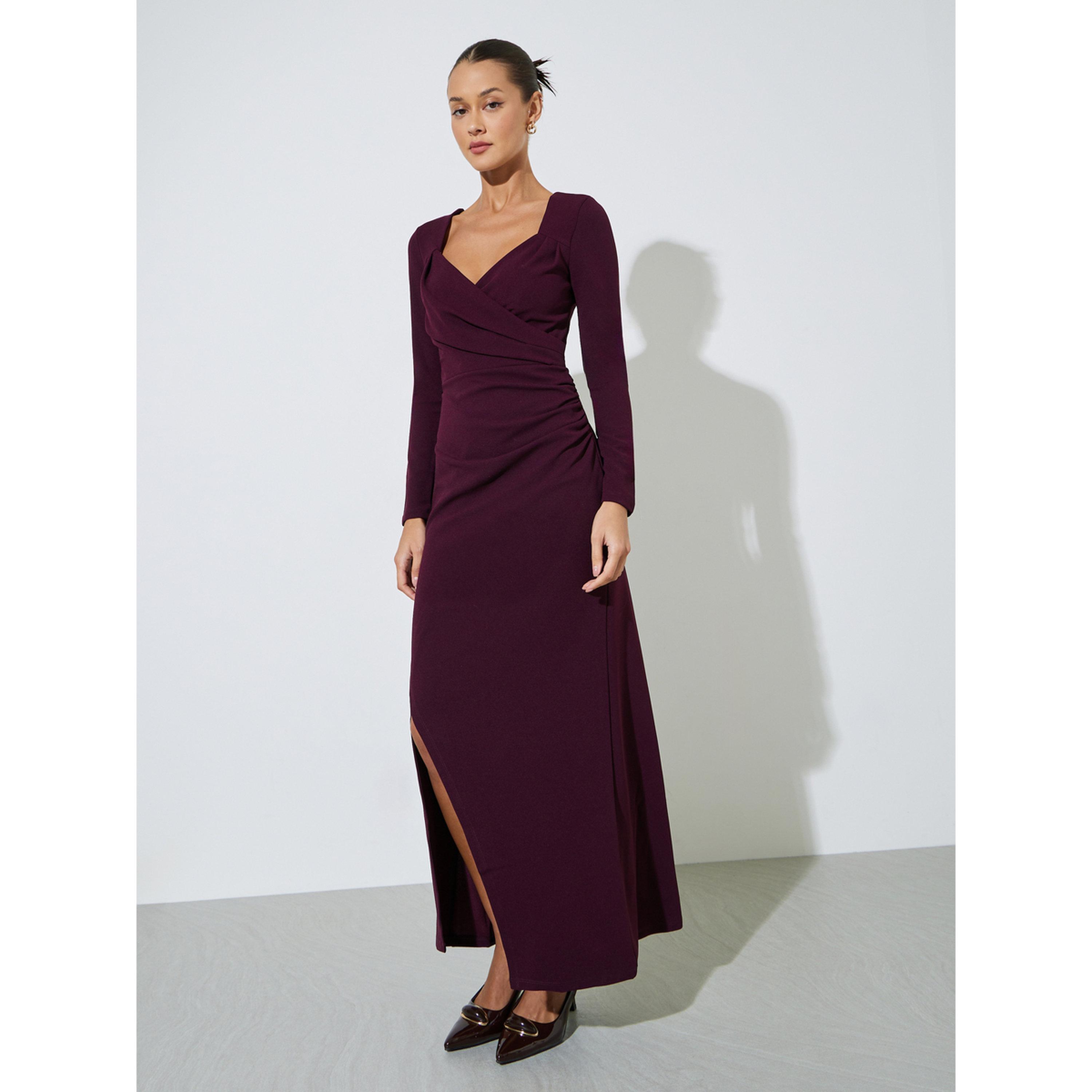 فستان طويل ضيق بورغندي سادة بفتحة جانبية وتفاصيل كسرات-women-clothing-dresses-image-1