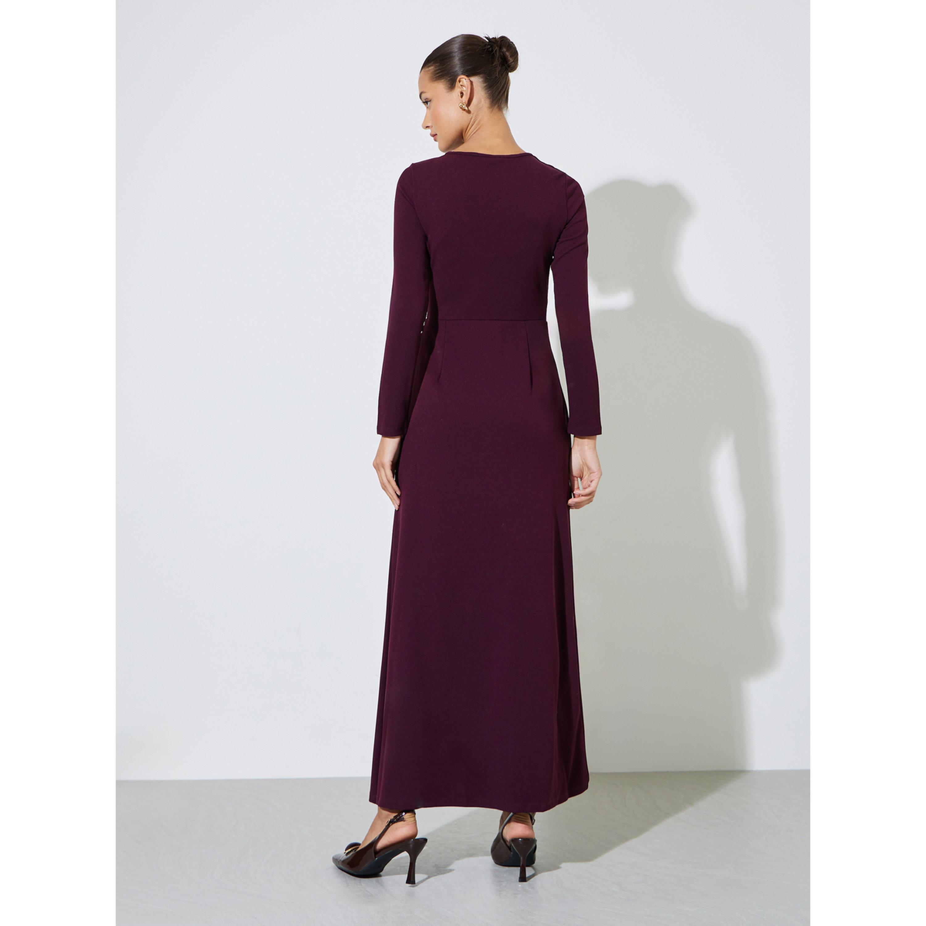 فستان طويل ضيق بورغندي سادة بفتحة جانبية وتفاصيل كسرات-women-clothing-dresses-image-4