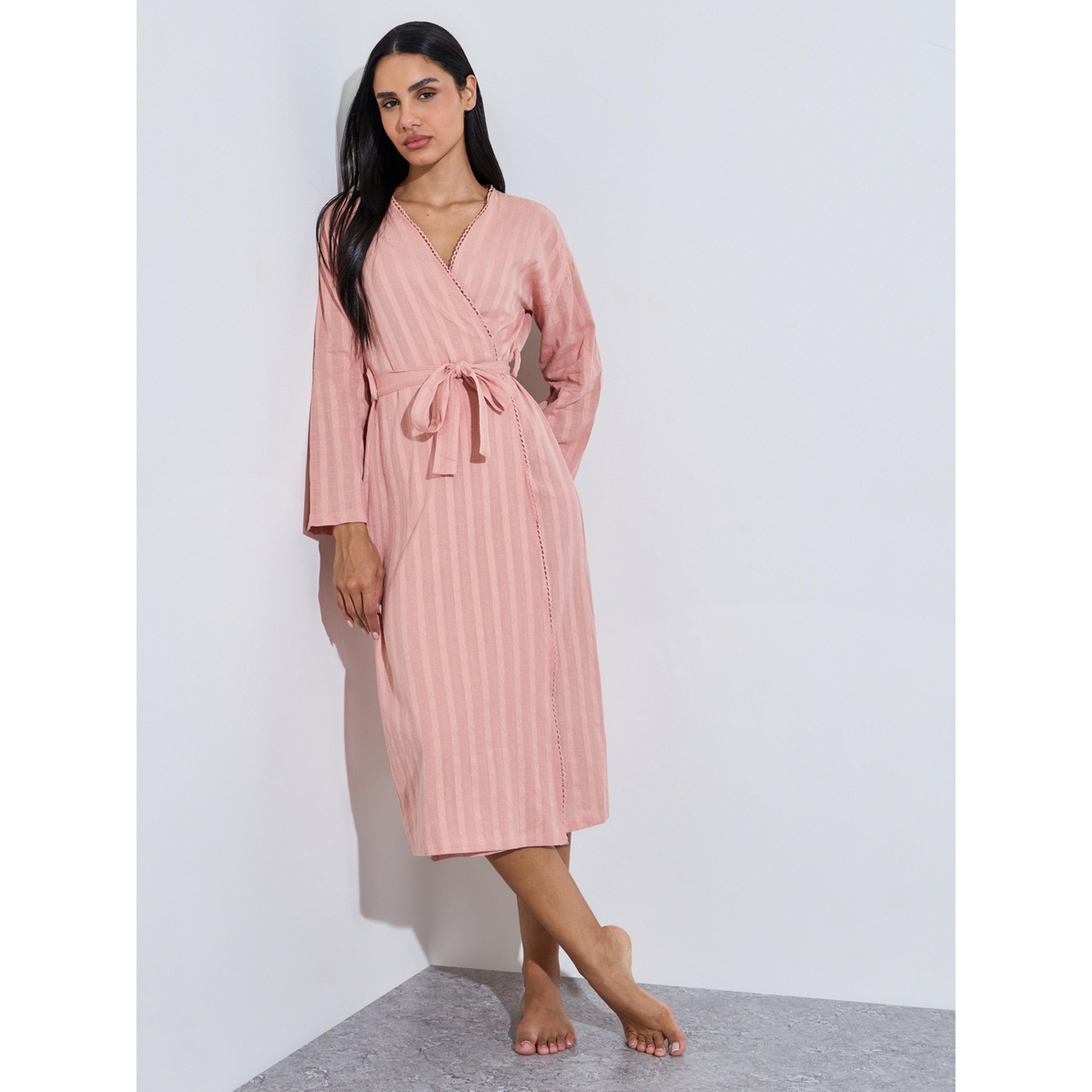 روب ميدي مخطط برباط على الخصر وتفاصيل حواف بيكو باللون الوردي-women-clothing-nightwear-robes-image-2