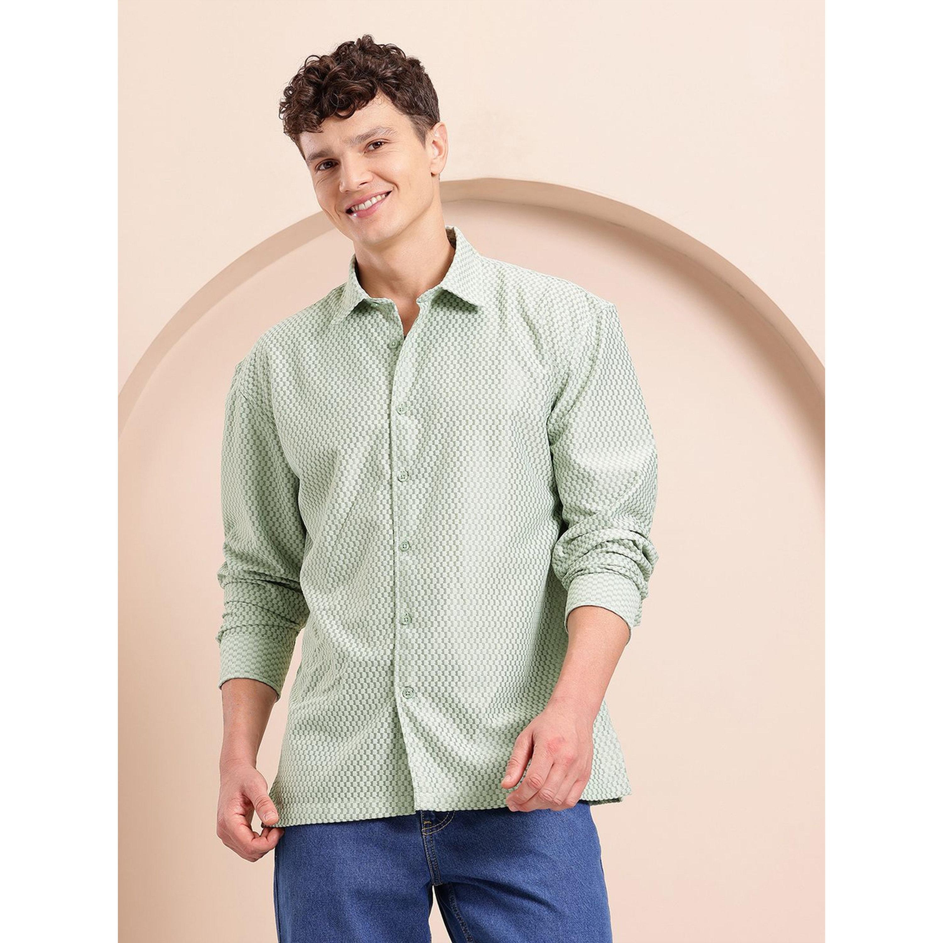 قميص منسوج بقصة مريحة ونمط مربعات للرجال-men-clothing-shirts-image-1