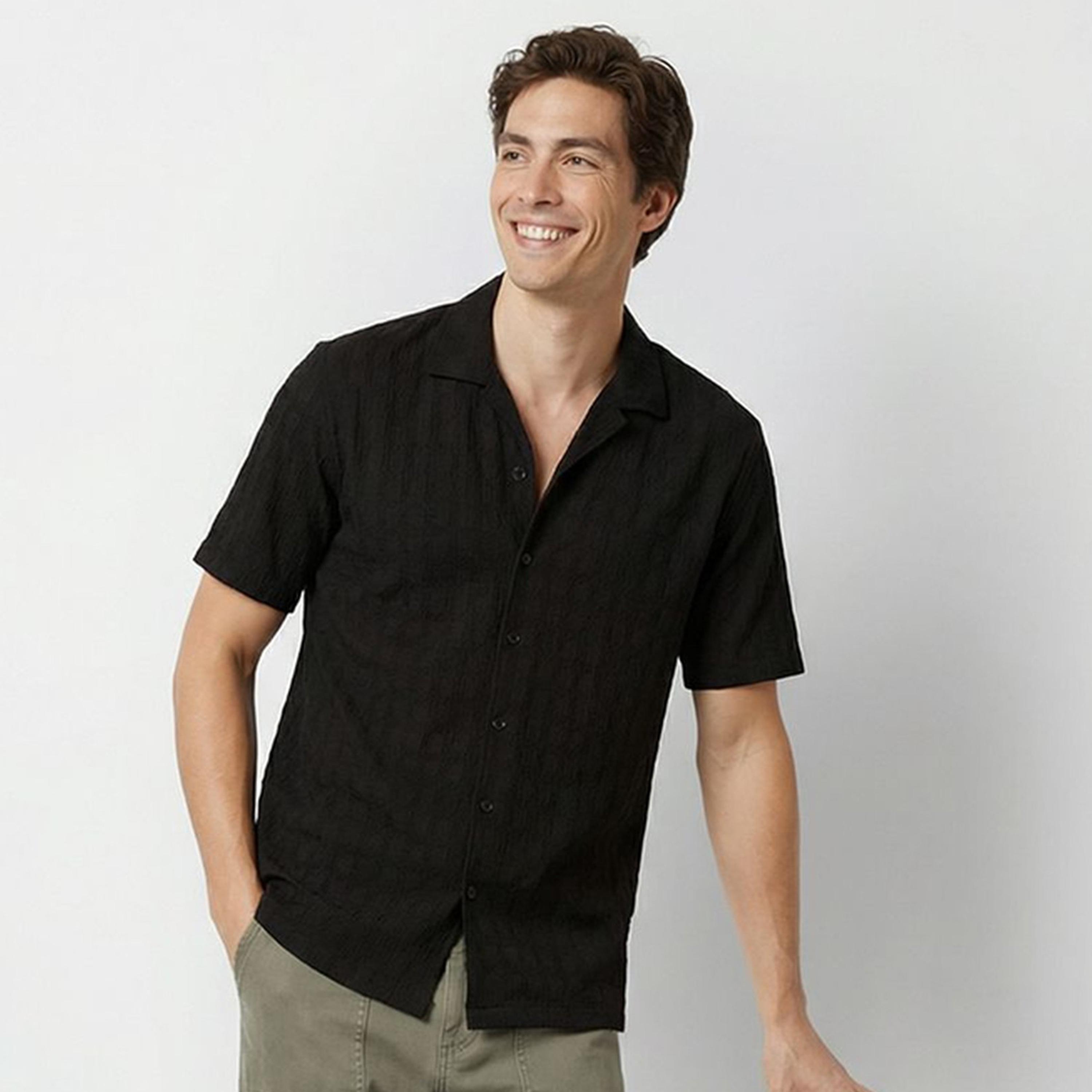قميص كاجوال بتصميم بارز الملمس للرجال-men-clothing-shirts-image-1