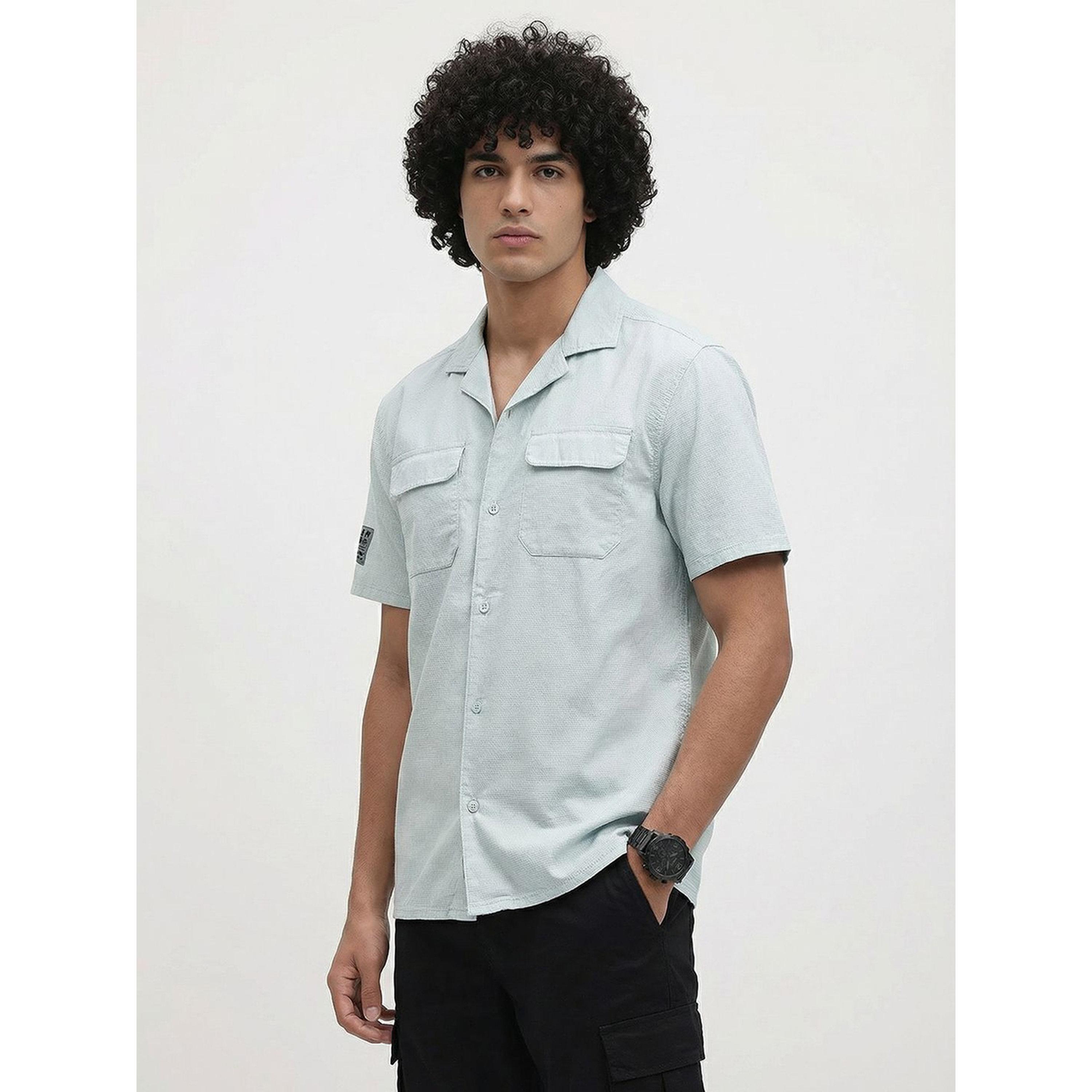 قميص كاجوال قطن بقصة مريحة وتفاصيل بارزة الملمس للرجال-men-clothing-shirts-image-1