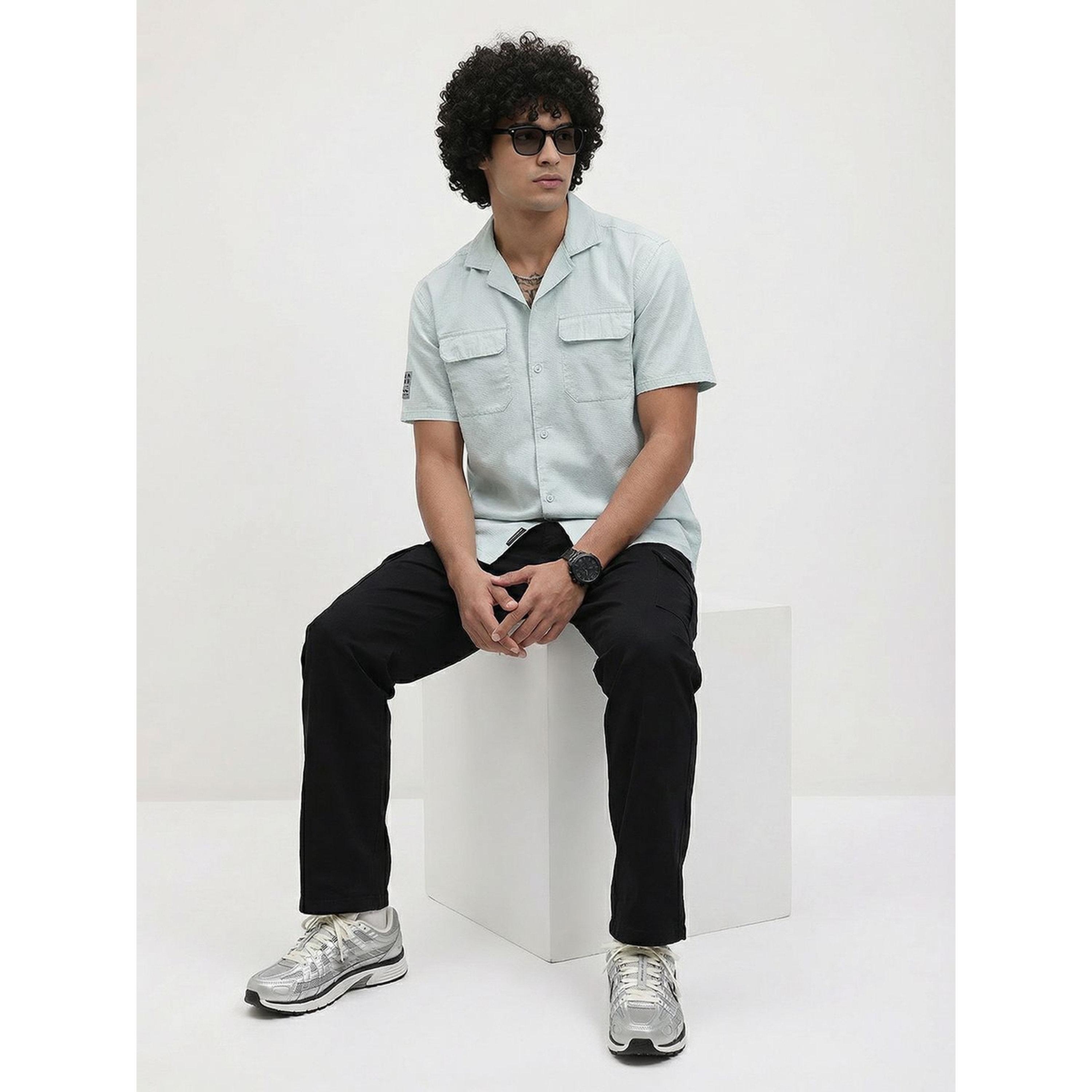 قميص كاجوال قطن بقصة مريحة وتفاصيل بارزة الملمس للرجال-men-clothing-shirts-image-2