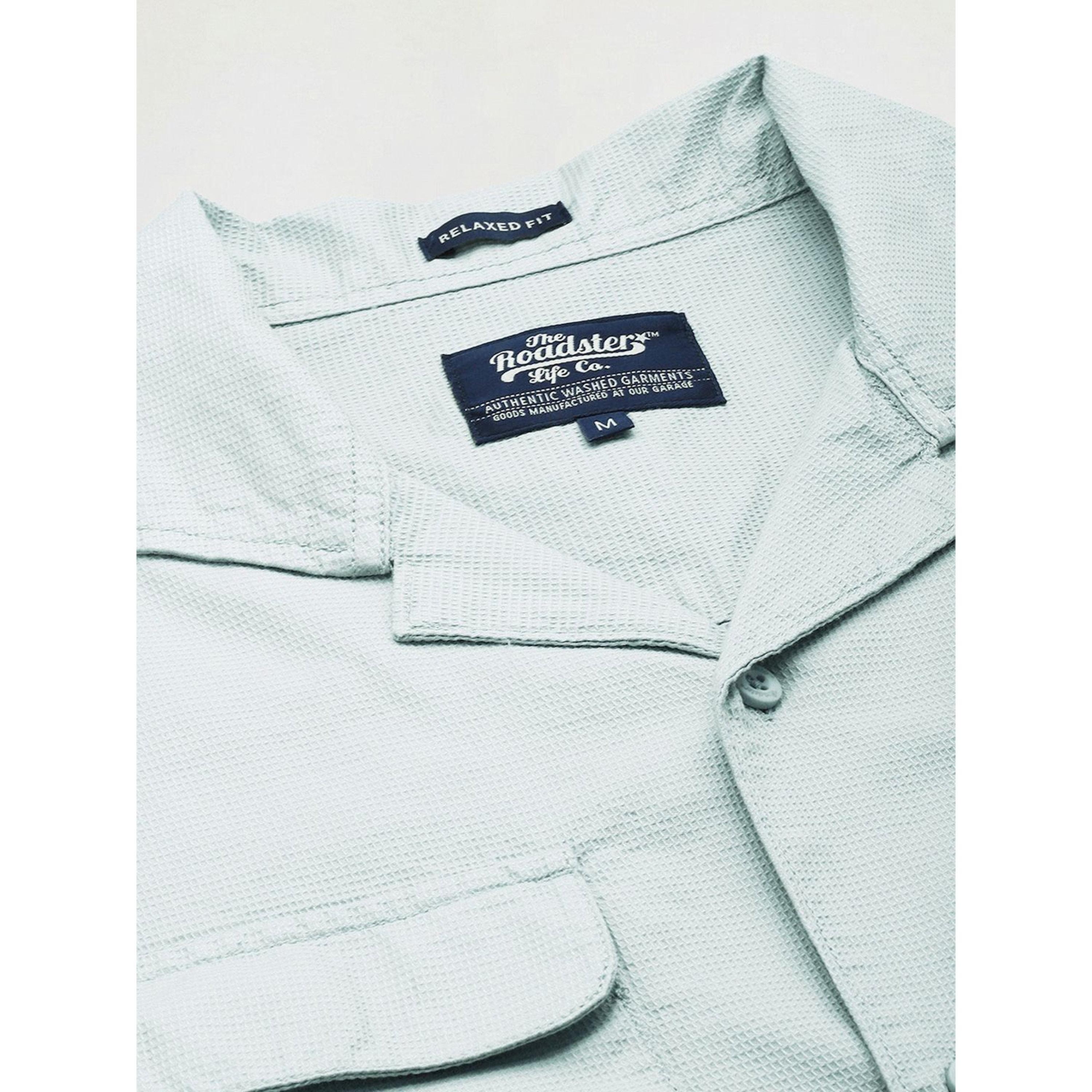 قميص كاجوال قطن بقصة مريحة وتفاصيل بارزة الملمس للرجال-men-clothing-shirts-image-4