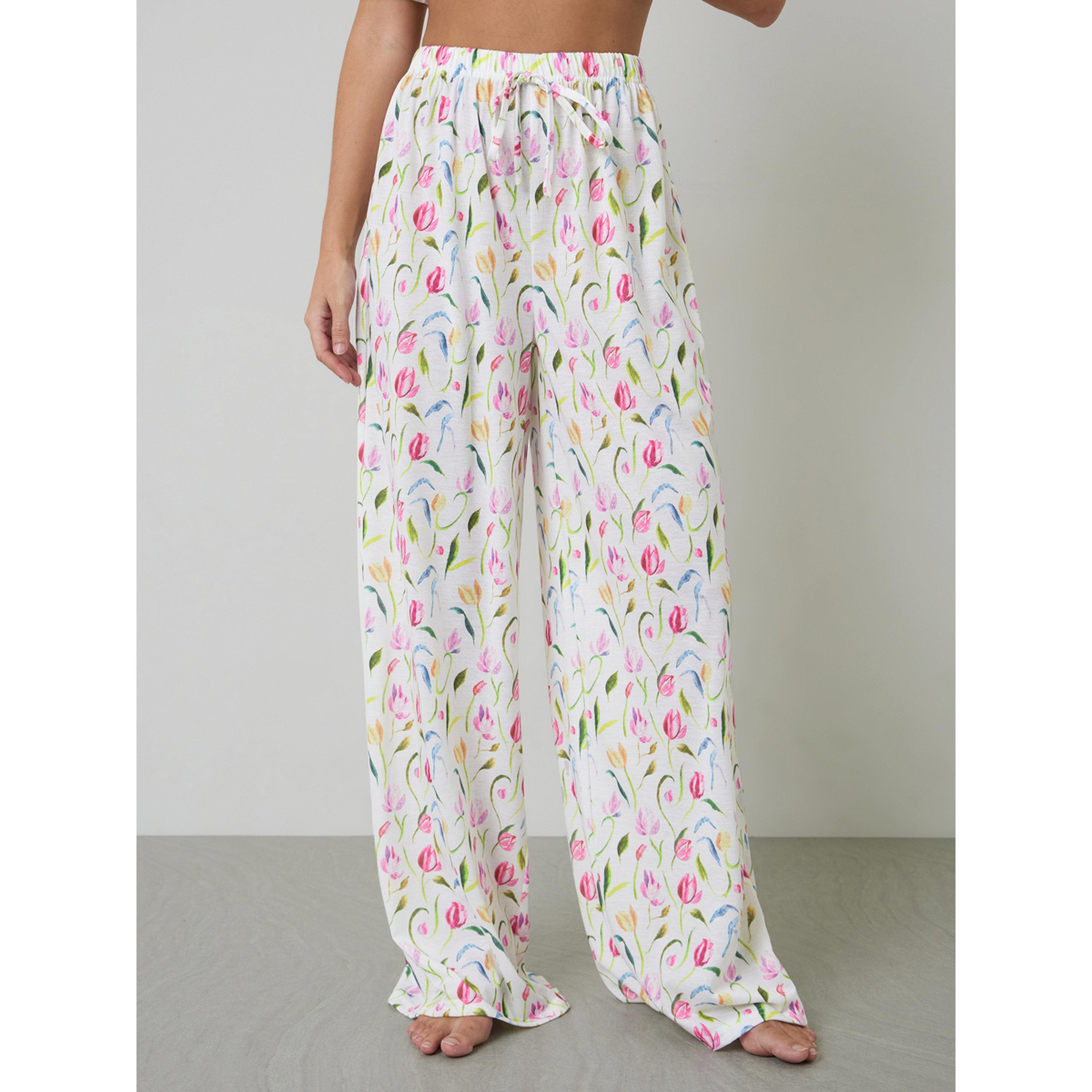 Styli White Tulip Pocket Print T-Shirt and Wide Leg Pyjama Set-women-clothing-nightwear-pyjamas-longsets-image-4