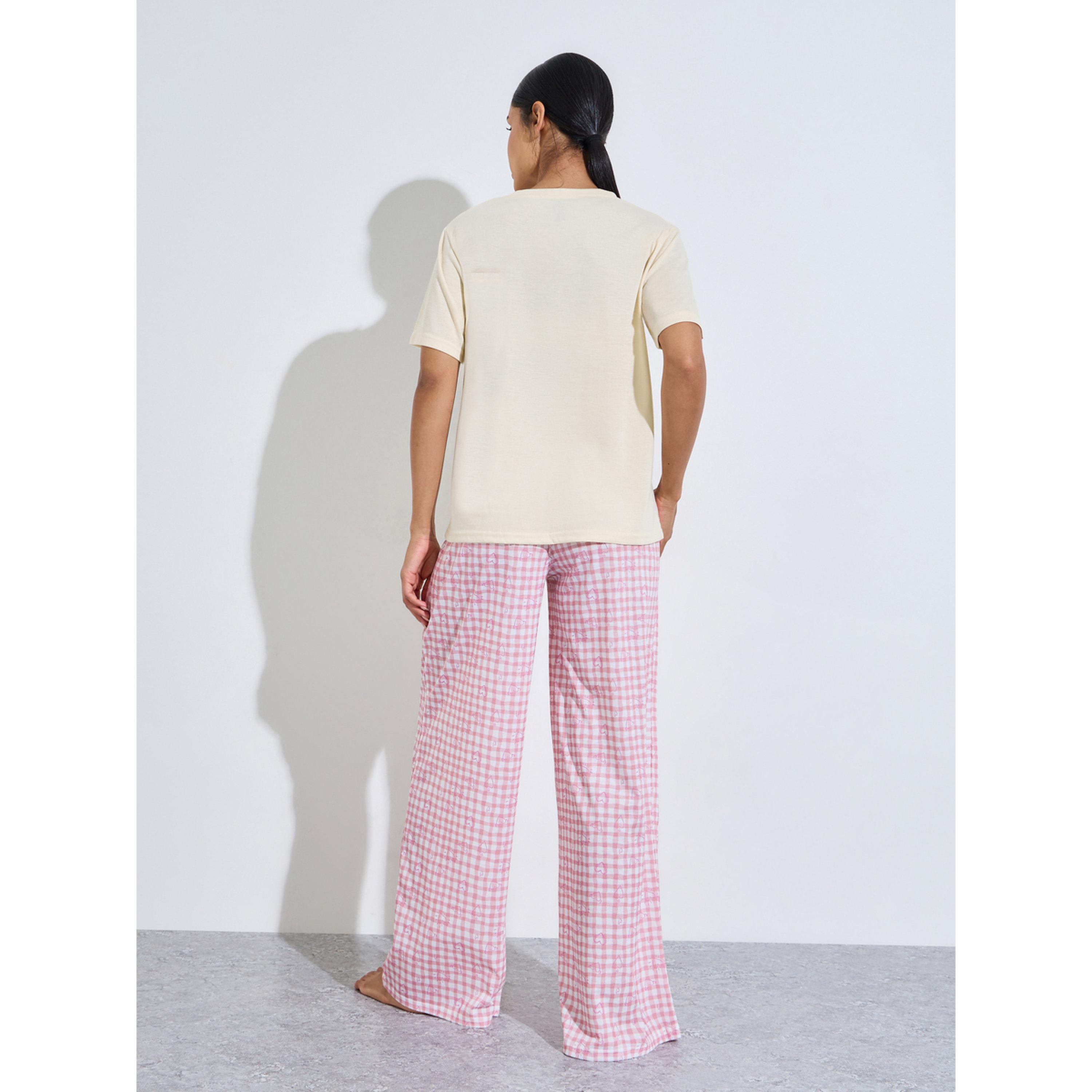 طقم بيجاما من بنطال بطبعة مربعات وتيشيرت بطبعة كتابة-women-clothing-nightwear-pyjamas-longsets-image-2