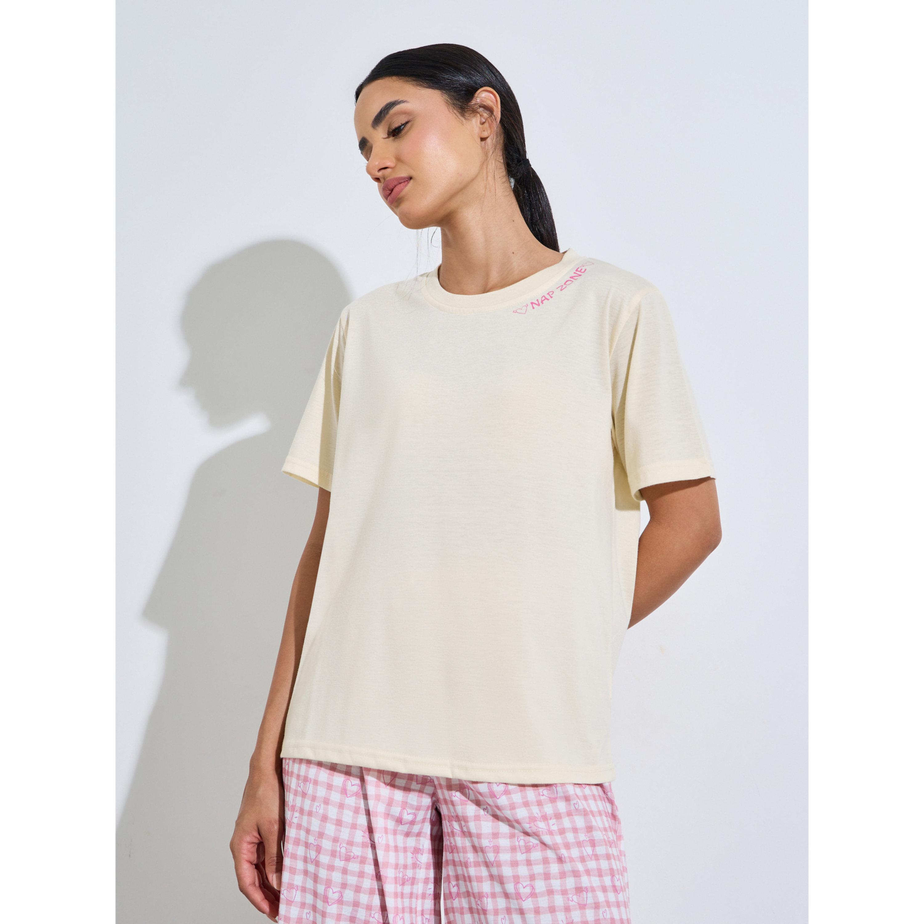 طقم بيجاما من بنطال بطبعة مربعات وتيشيرت بطبعة كتابة-women-clothing-nightwear-pyjamas-longsets-image-3