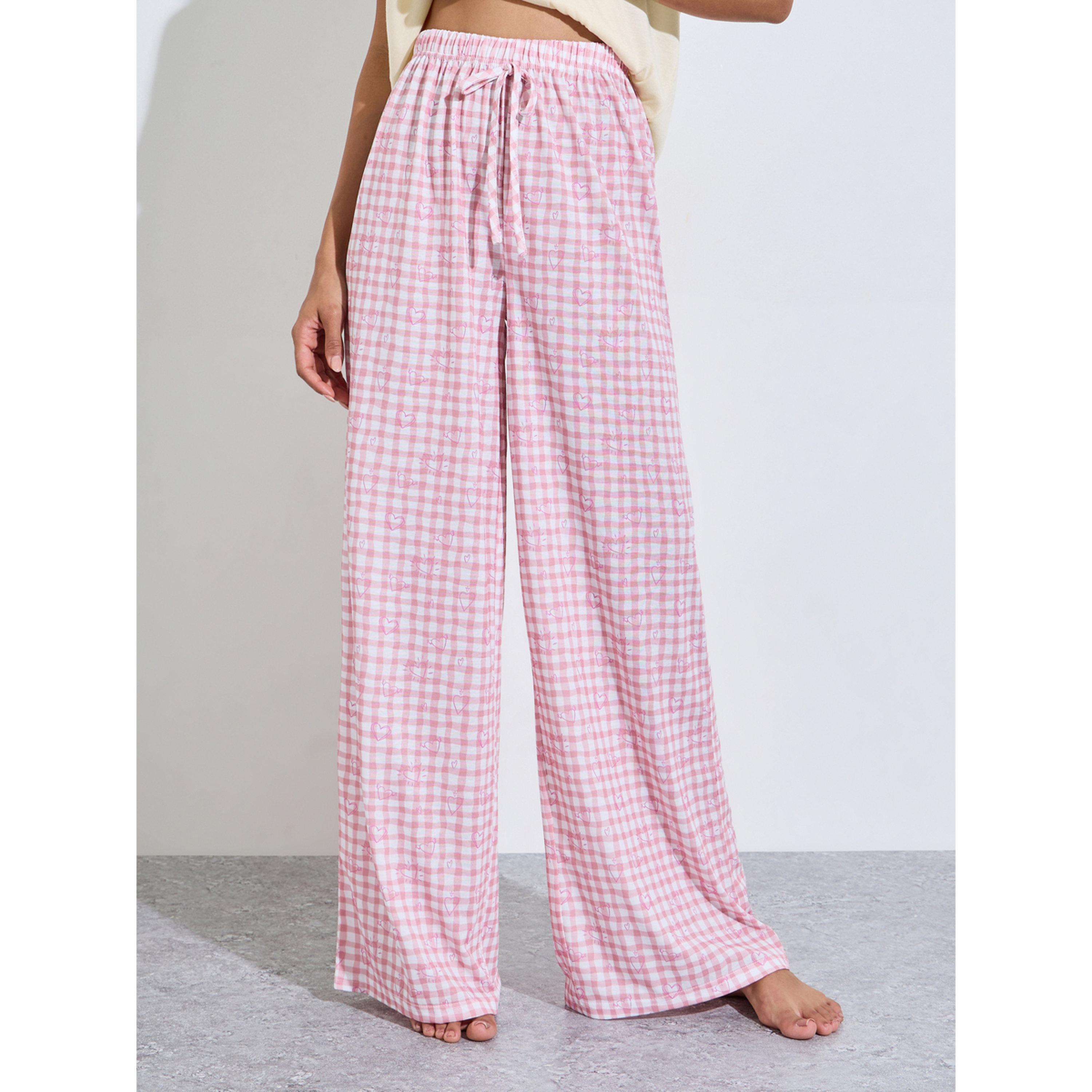 طقم بيجاما من بنطال بطبعة مربعات وتيشيرت بطبعة كتابة-women-clothing-nightwear-pyjamas-longsets-image-5