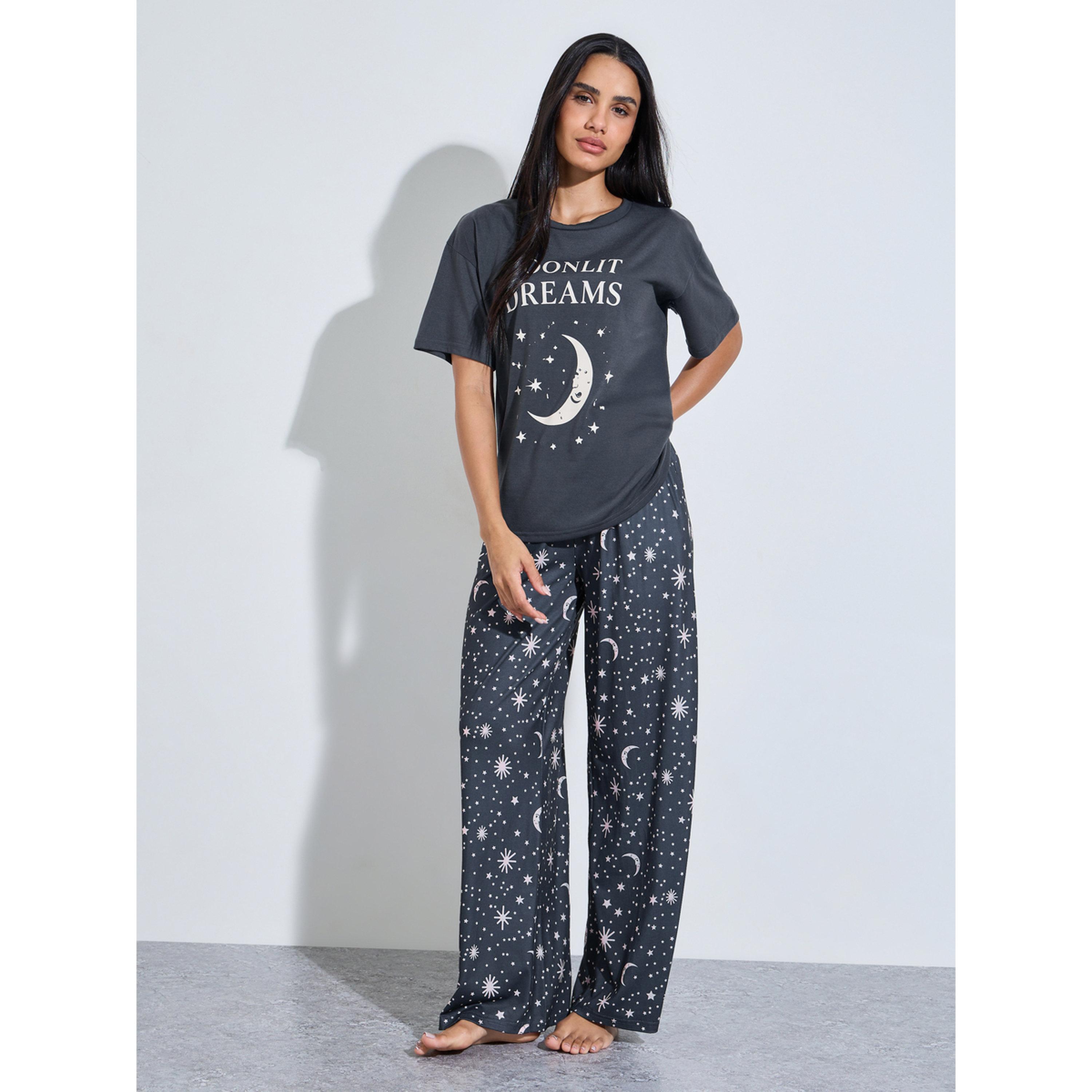 طقم بيجاما من بنطال بأرجل واسعة وتيشيرت بطبعة القمر والنجوم باللون الفحمي-women-clothing-nightwear-pyjamas-longsets-image-1