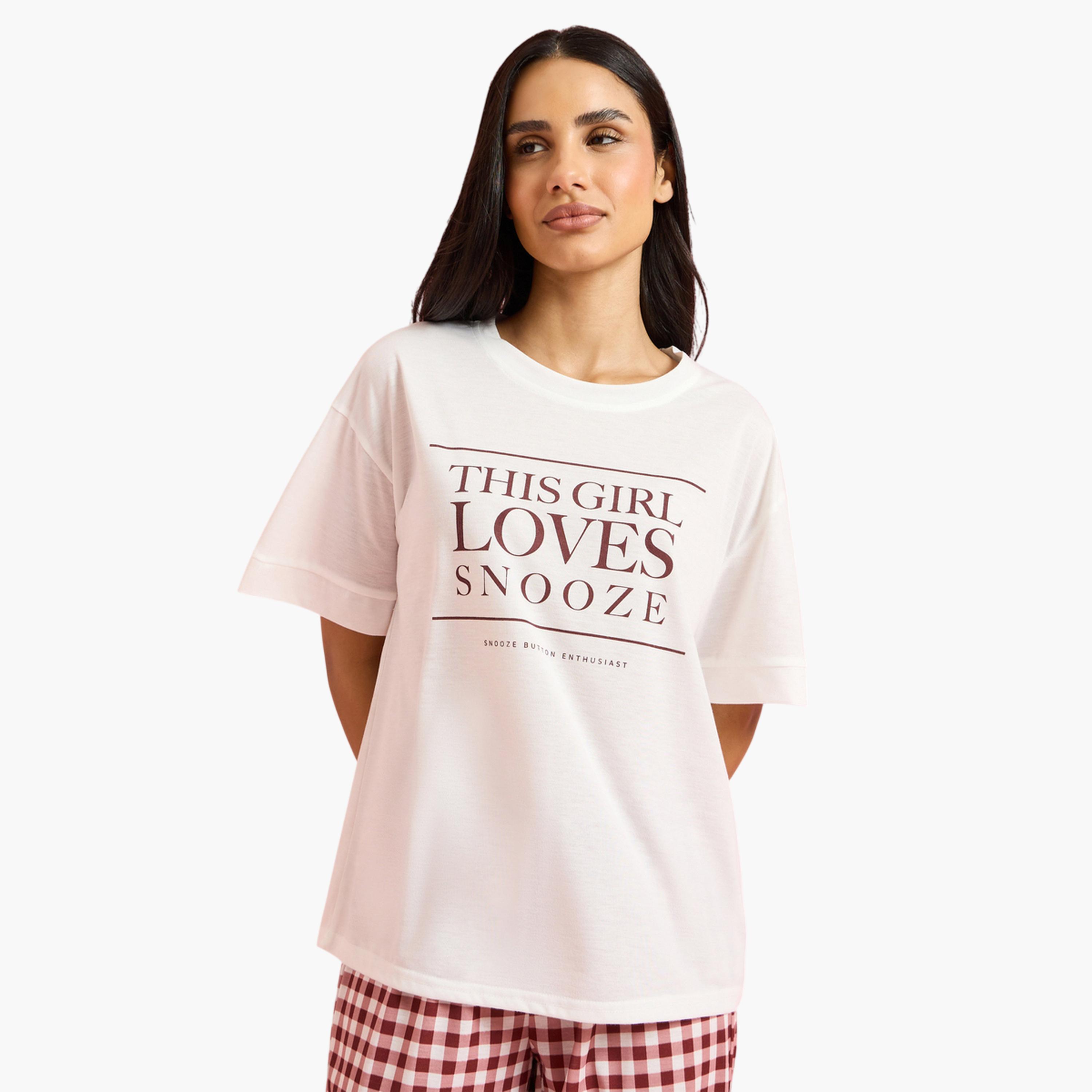 طقم بيجاما من بنطال بنمط مربعات بقصة مستقيمة وتيشيرت بطبعة شعار متعدد الألوان-women-clothing-nightwear-pyjamas-longsets-image-3