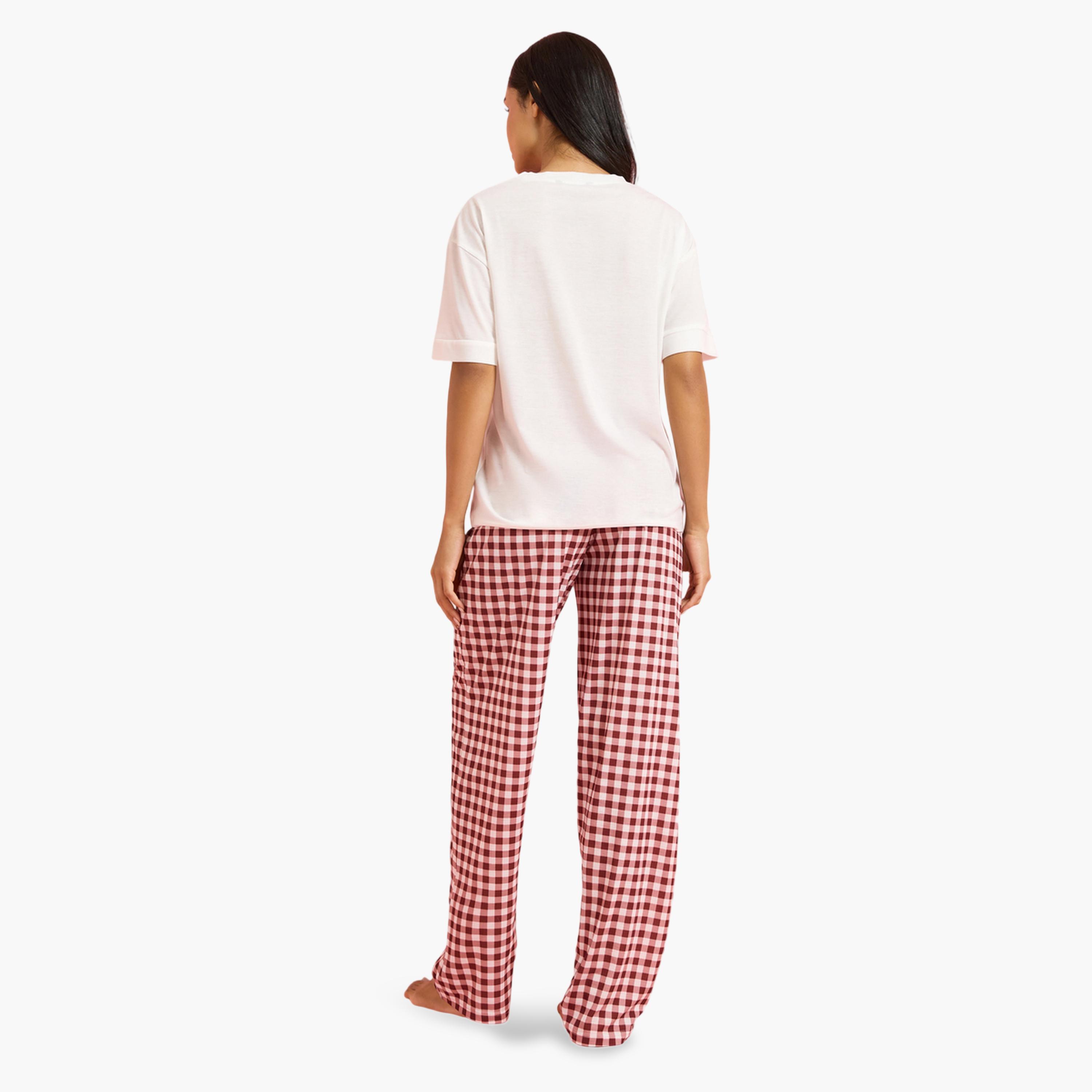 طقم بيجاما من بنطال بنمط مربعات بقصة مستقيمة وتيشيرت بطبعة شعار متعدد الألوان-women-clothing-nightwear-pyjamas-longsets-image-4
