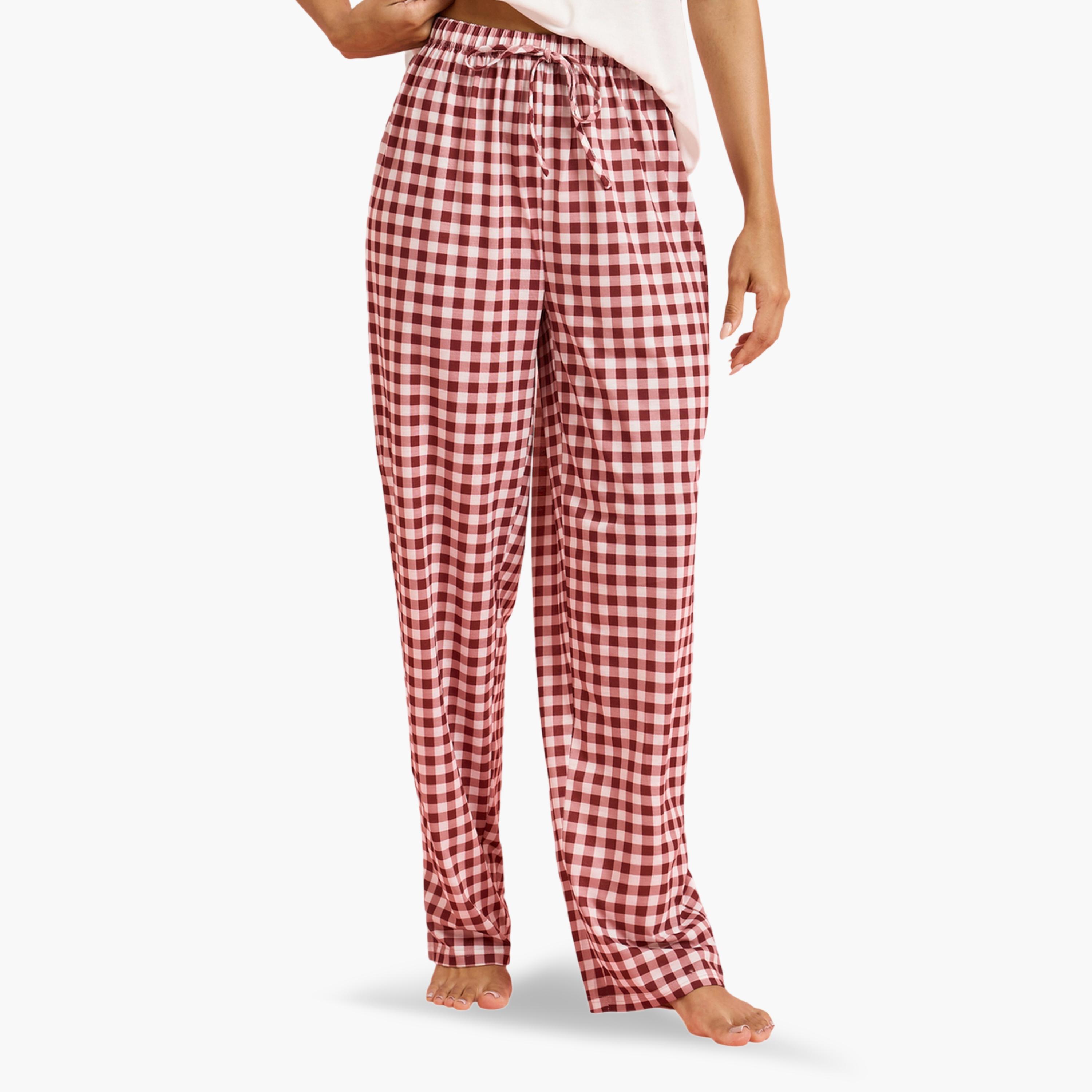 طقم بيجاما من بنطال بنمط مربعات بقصة مستقيمة وتيشيرت بطبعة شعار متعدد الألوان-women-clothing-nightwear-pyjamas-longsets-image-5