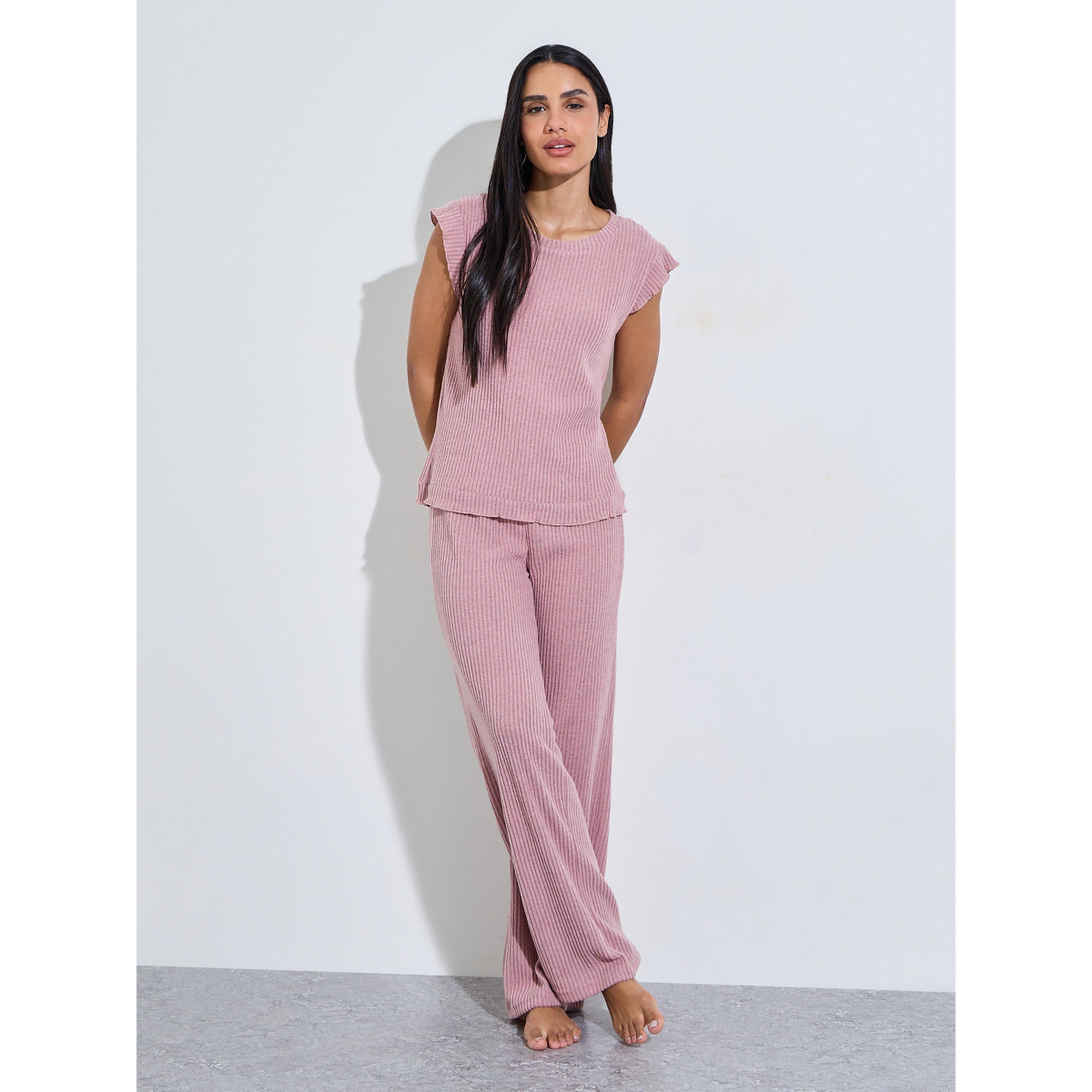 طقم بيجاما من بنطال بأرجل واسعة وتيشيرت بتفاصيل مضلعة وأكمام كاب قصيرة باللون الوردي-women-clothing-nightwear-pyjamas-longsets-image-1