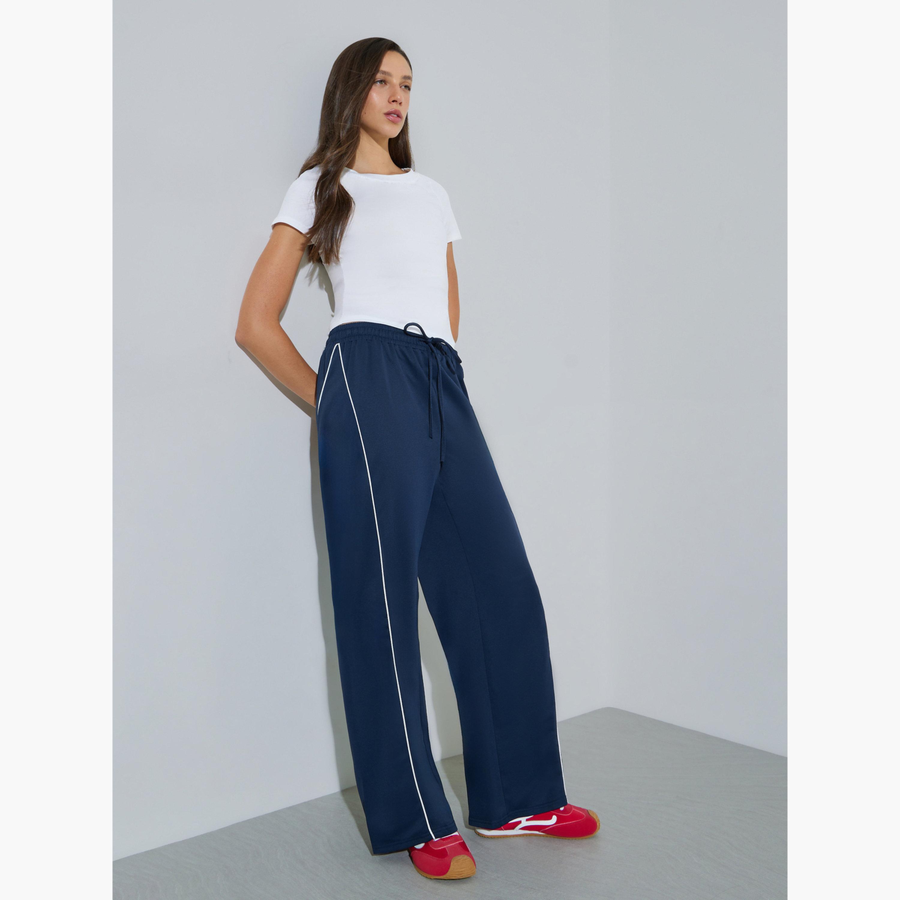 ستايلي - بنطال رياضي واسع الساقين بلون أزرق داكن مع خط جانبي-women-clothing-bottoms-joggers-image-2
