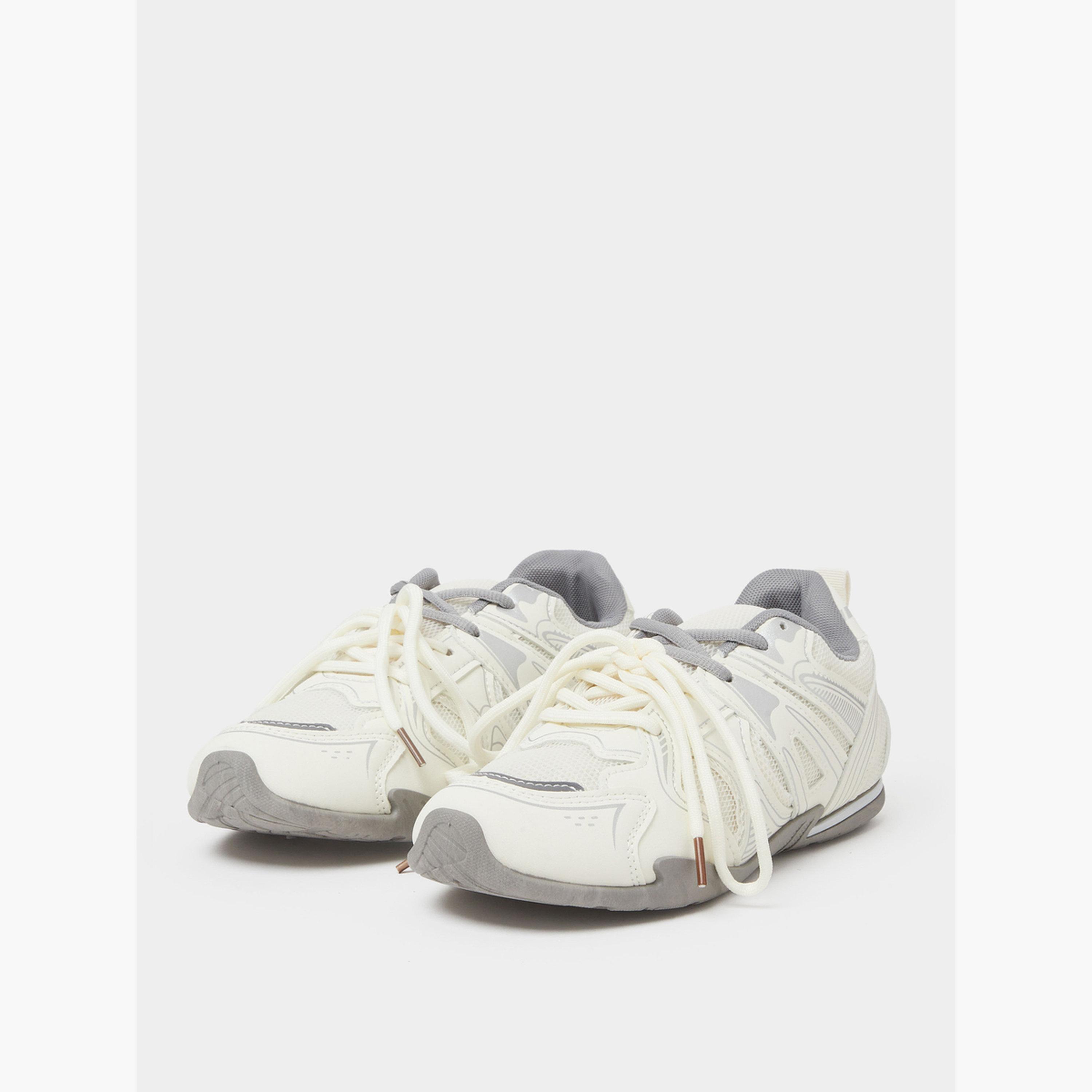 حذاء سنيكرز بنعل مُتباين ورباط غلق-women-shoes-sneakers-image-1