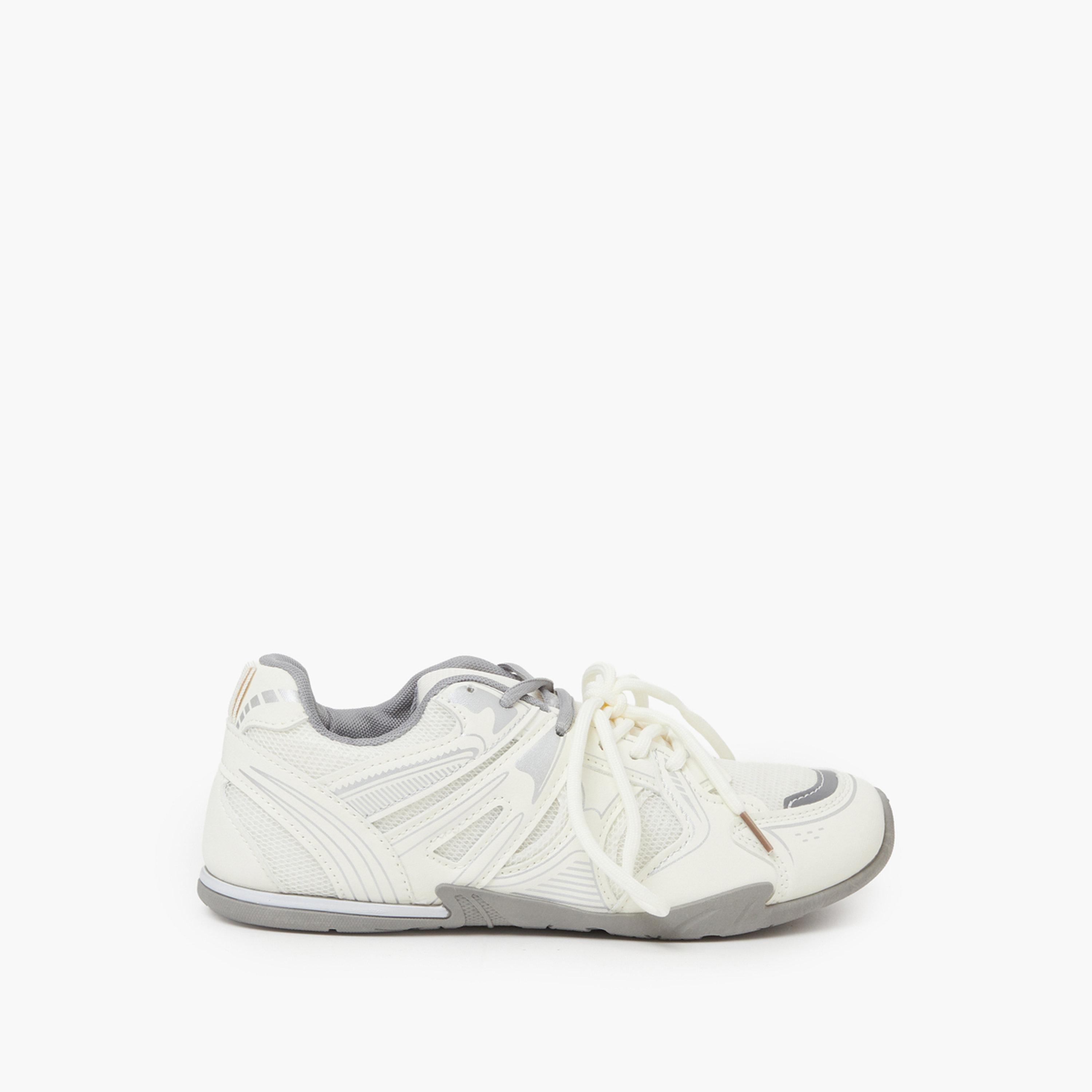 حذاء سنيكرز بنعل مُتباين ورباط غلق-women-shoes-sneakers-image-3