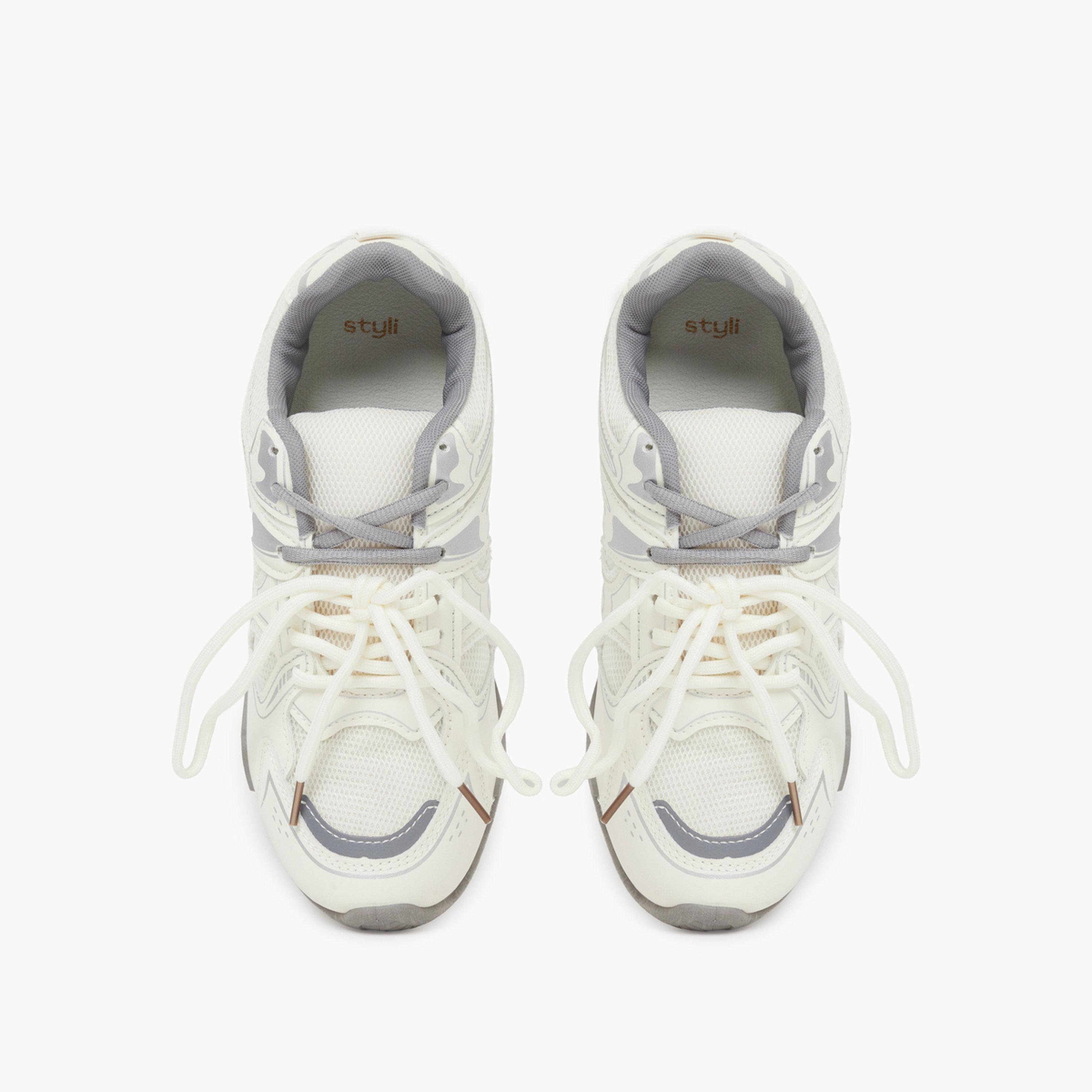 حذاء سنيكرز بنعل مُتباين ورباط غلق-women-shoes-sneakers-image-4