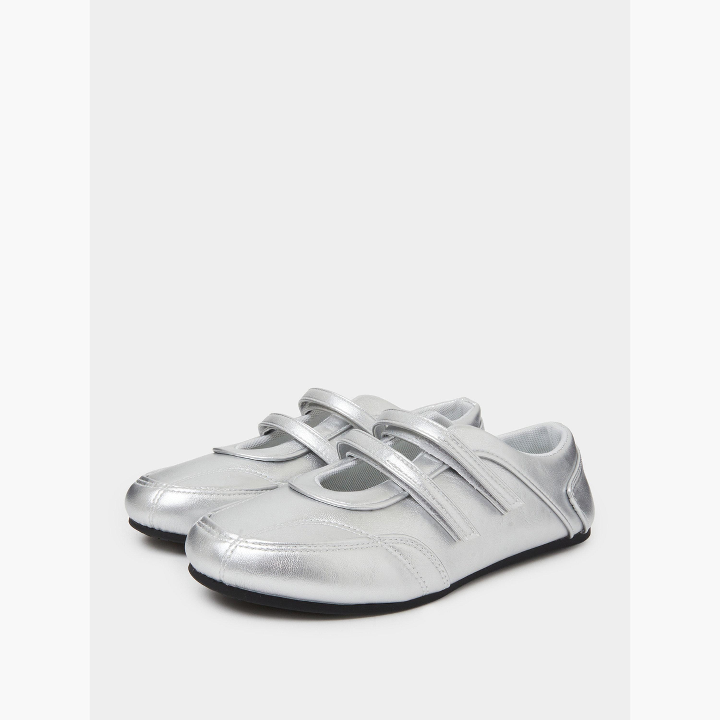 حذاء سنيكرز سادة بمقدمة دائرية وشريط فيلكرو-women-shoes-sneakers-image-1