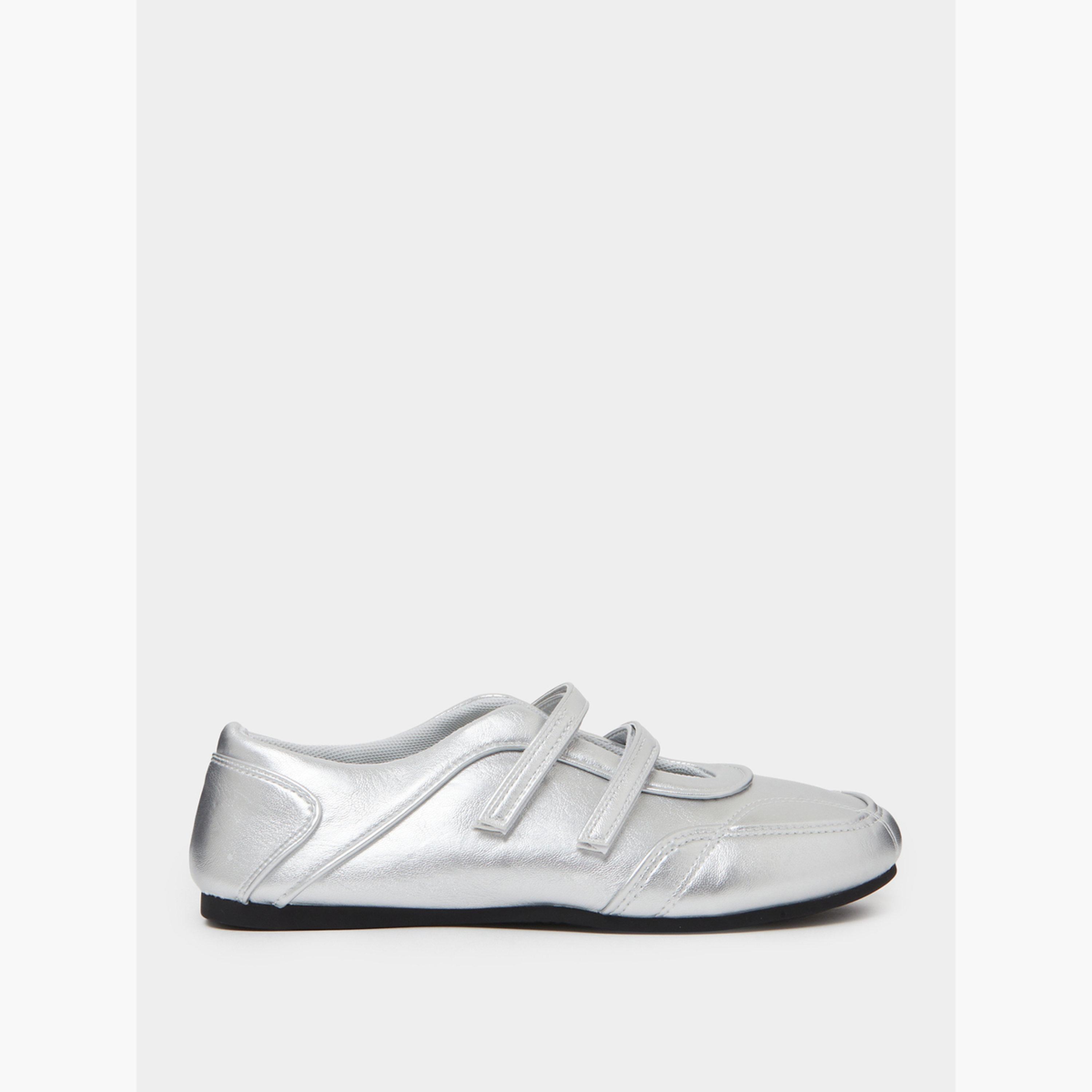 حذاء سنيكرز سادة بمقدمة دائرية وشريط فيلكرو-women-shoes-sneakers-image-3