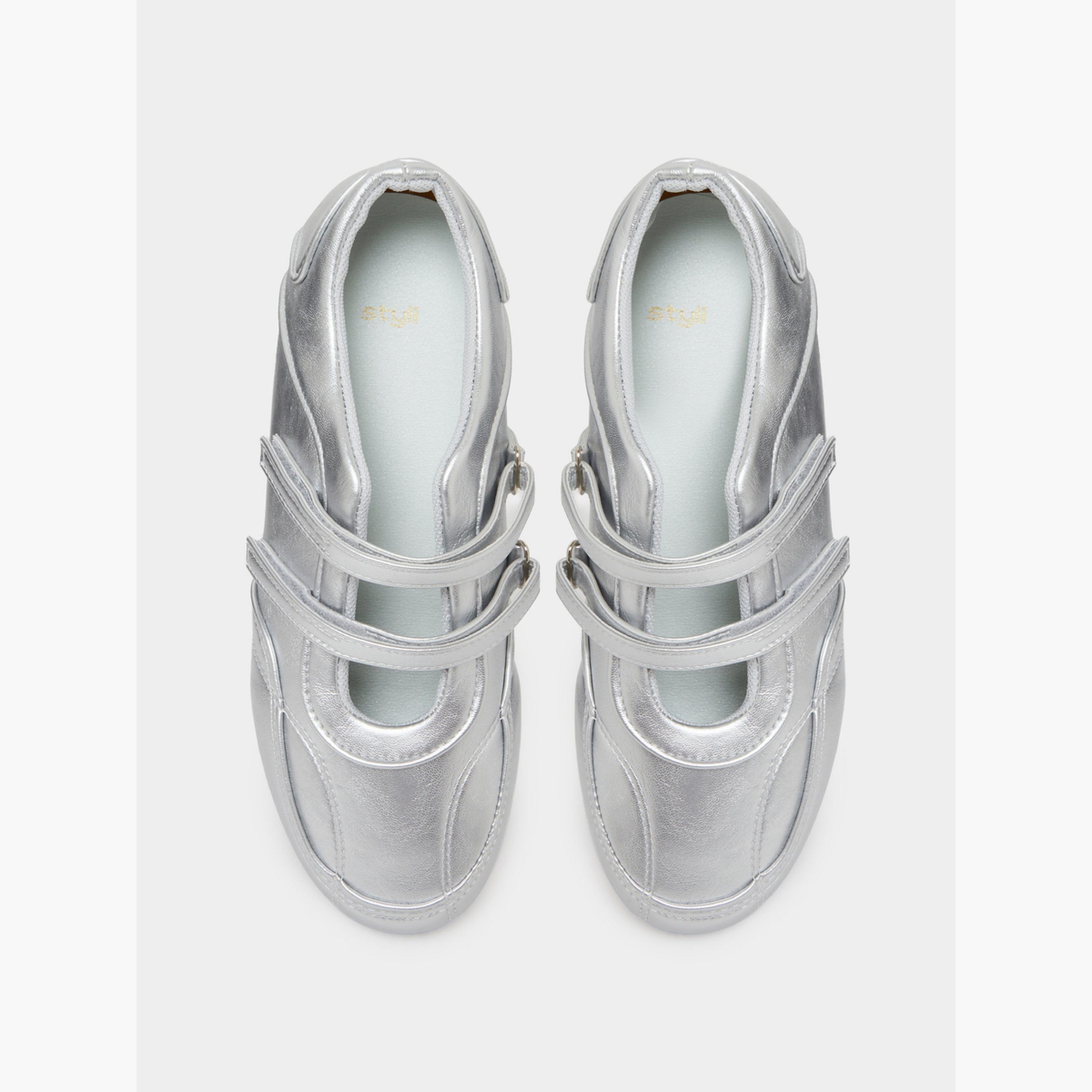حذاء سنيكرز سادة بمقدمة دائرية وشريط فيلكرو-women-shoes-sneakers-image-4