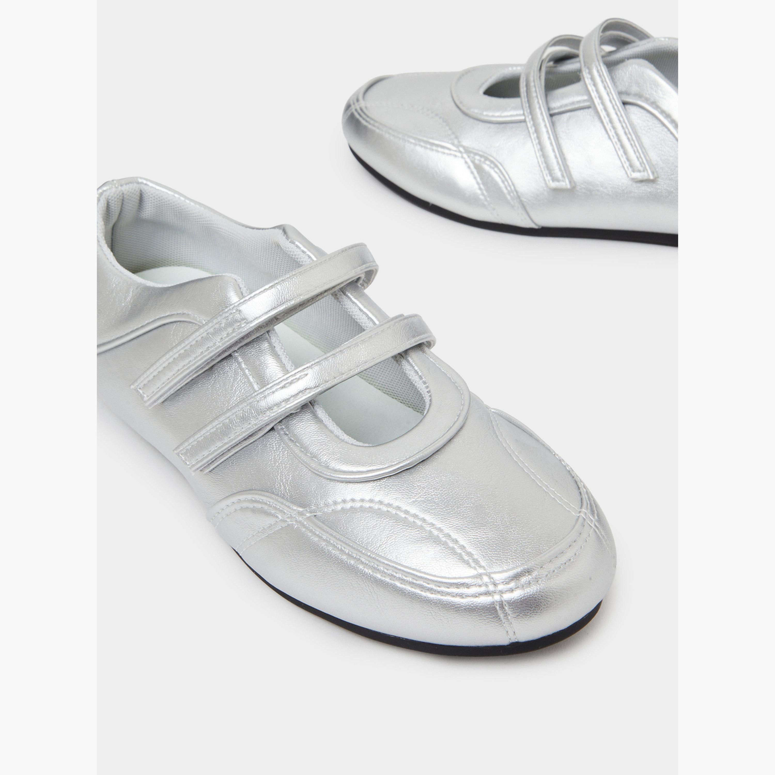 حذاء سنيكرز سادة بمقدمة دائرية وشريط فيلكرو-women-shoes-sneakers-image-5