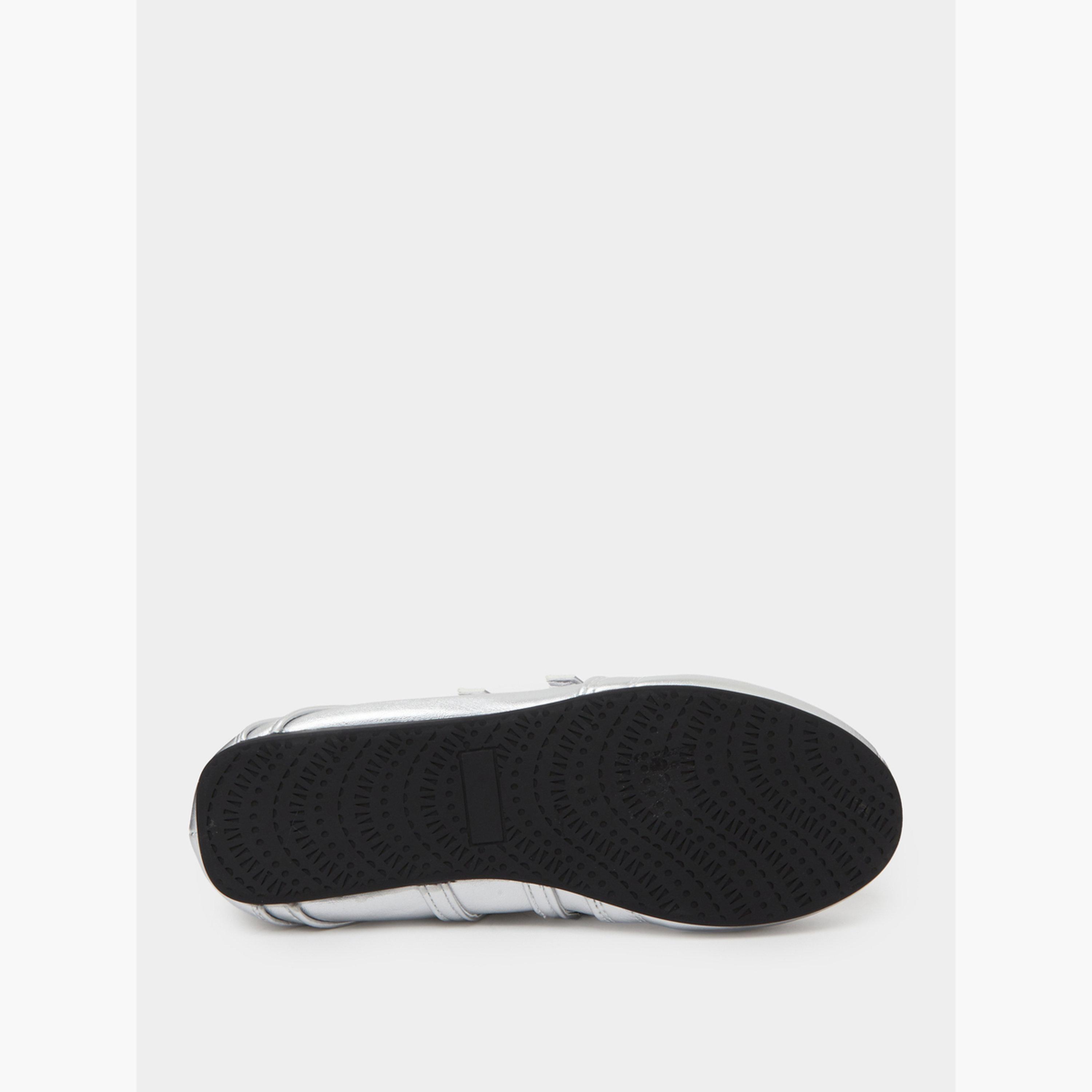 حذاء سنيكرز سادة بمقدمة دائرية وشريط فيلكرو-women-shoes-sneakers-image-7