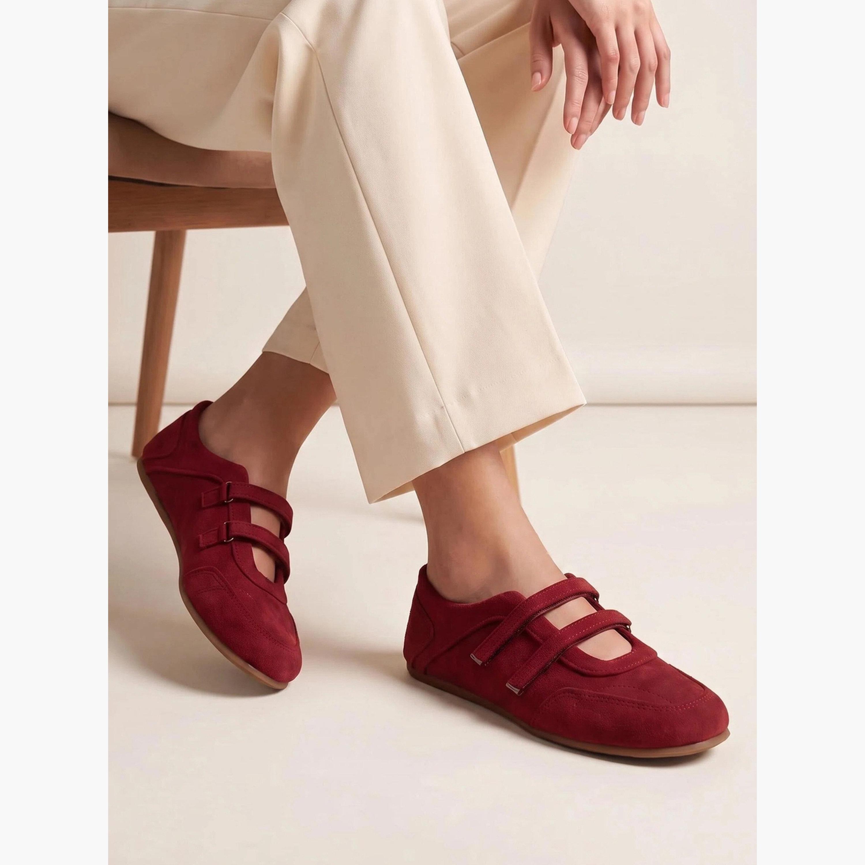 حذاء سنيكرز سادة بمقدمة دائرية وشريط فيلكرو-women-shoes-sneakers-image-2
