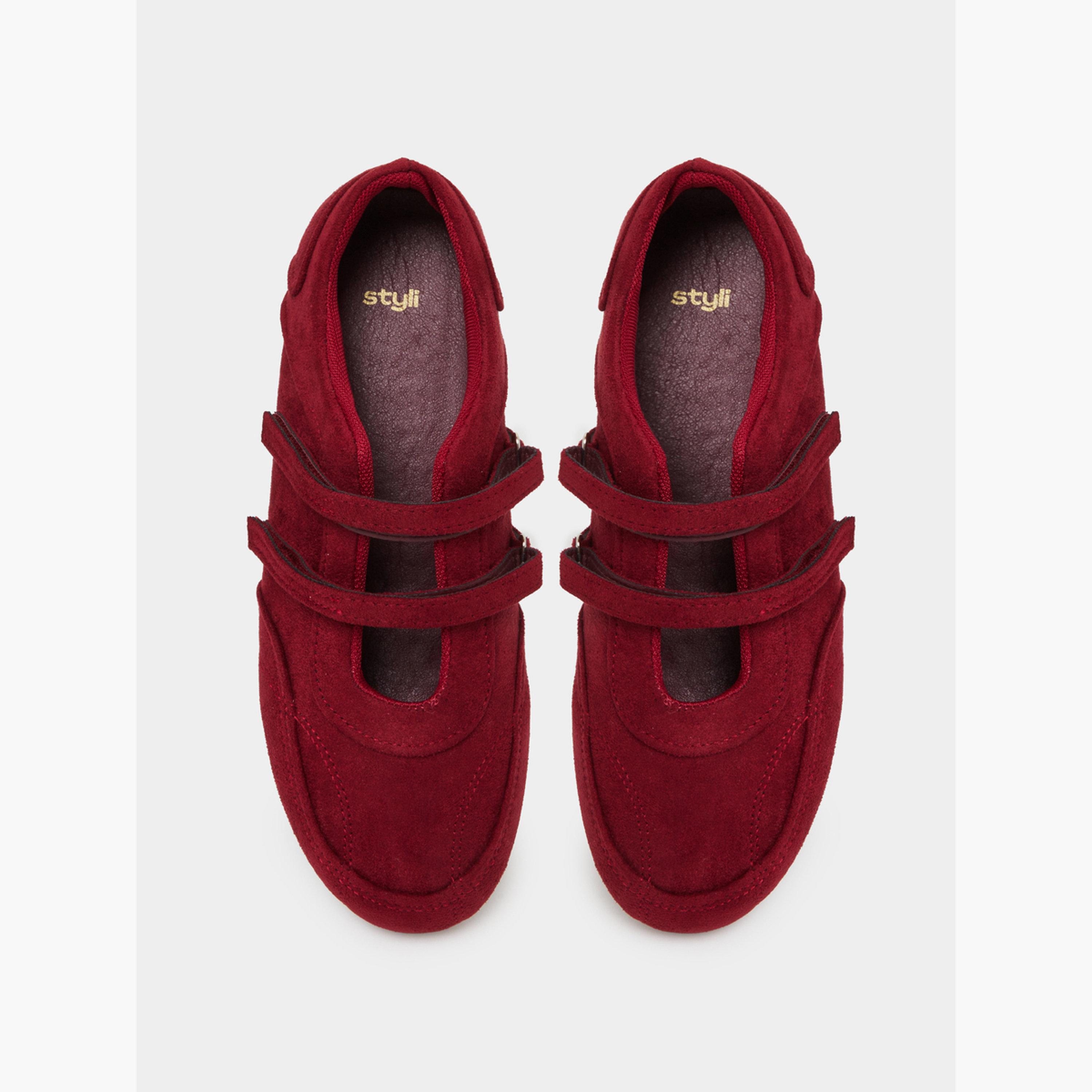 حذاء سنيكرز سادة بمقدمة دائرية وشريط فيلكرو-women-shoes-sneakers-image-4