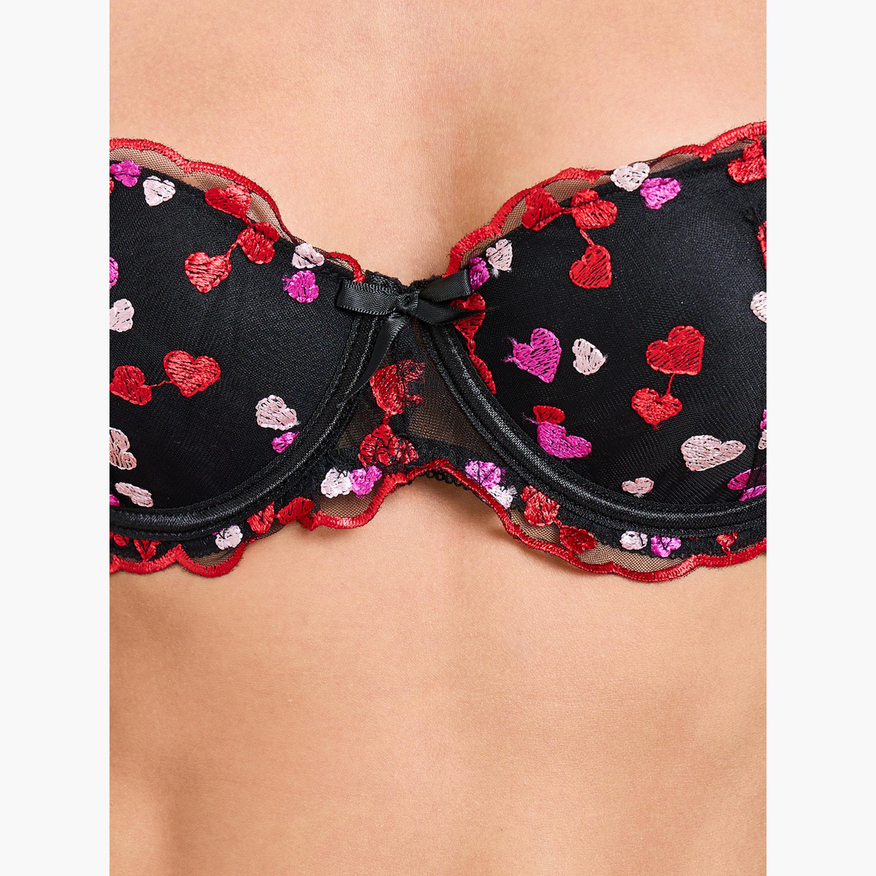 طقم لانجري من حمالة صدر بسلك سفلي ومطرزة بقلوب مع ثونغ-women-clothing-lingerie-lingeriesets-image-5