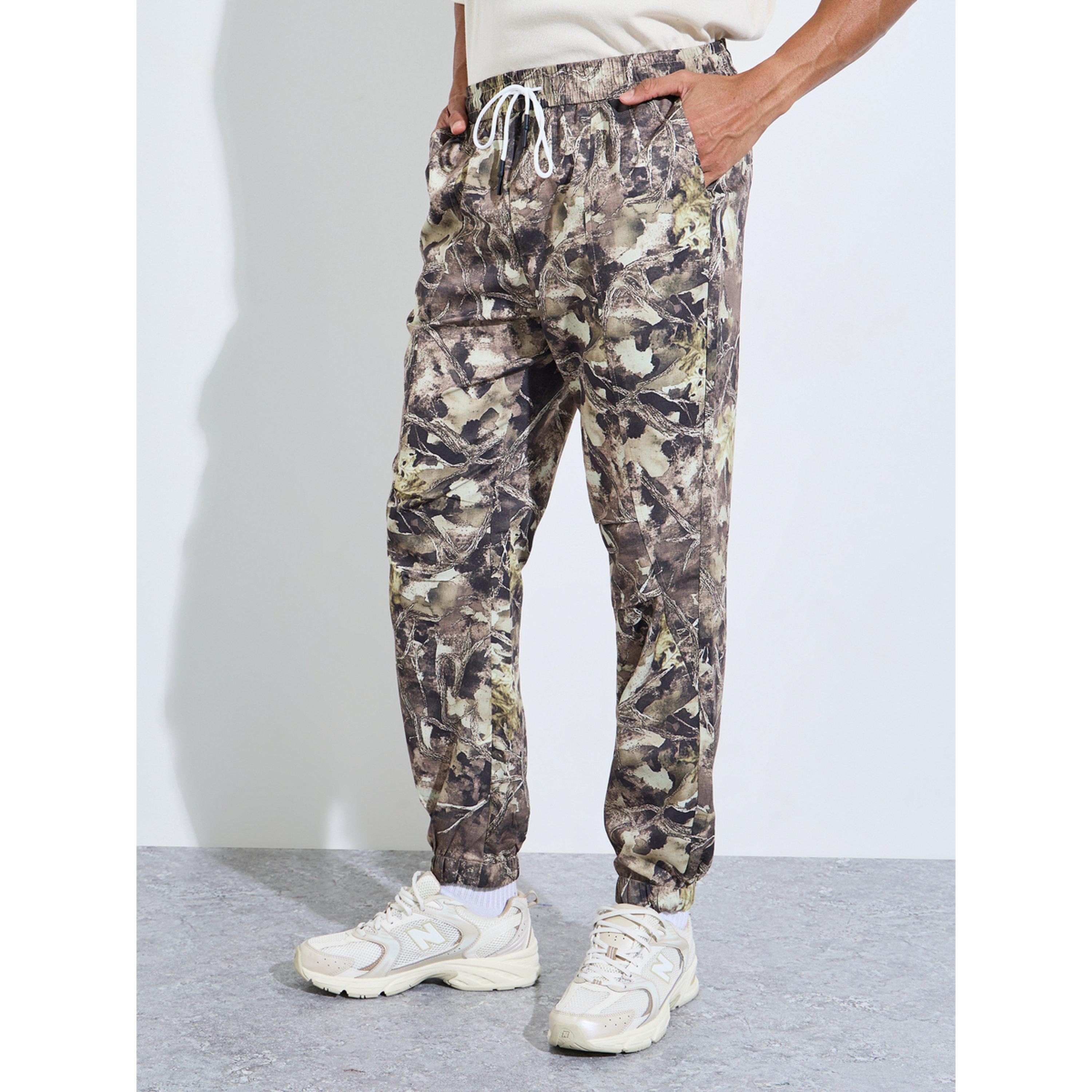 جوغر بطبعة تمويه وجيوب خلفية متعدد الألوان-men-clothing-joggers-image-1