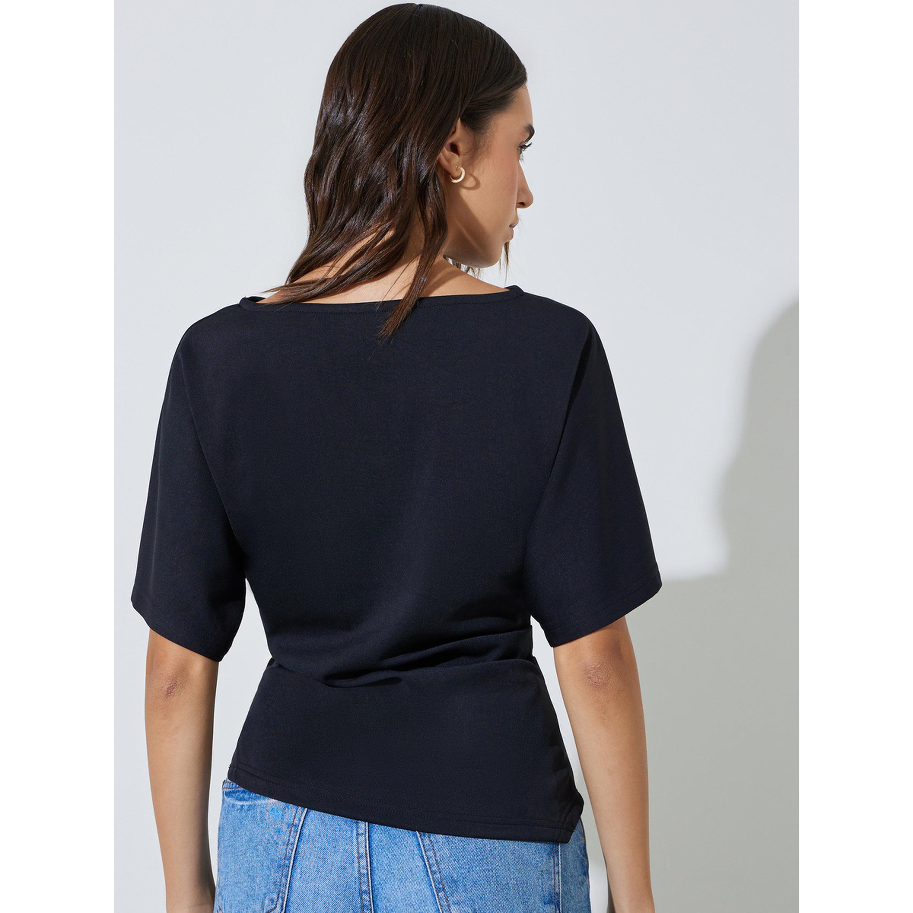 بلوزة بياقة واسعة وأكمام قصيرة باللون الأسود-women-clothing-shirtsandblouses-blouses-image-3