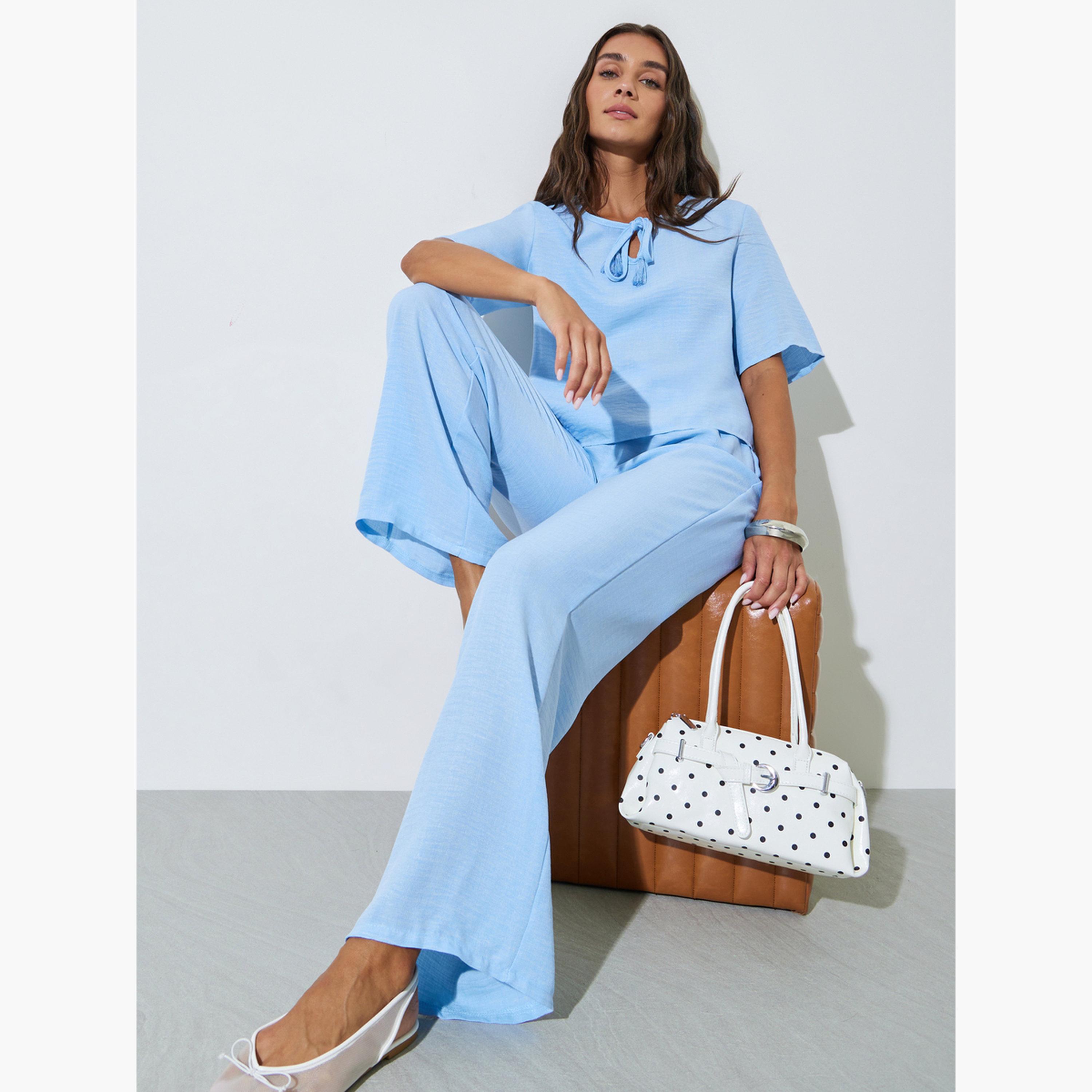 طقم منسق من بنطال بأرجل واسعة وبلوزة برباط عنق بلون سادة لون أزرق-women-clothing-coordsets-image-2
