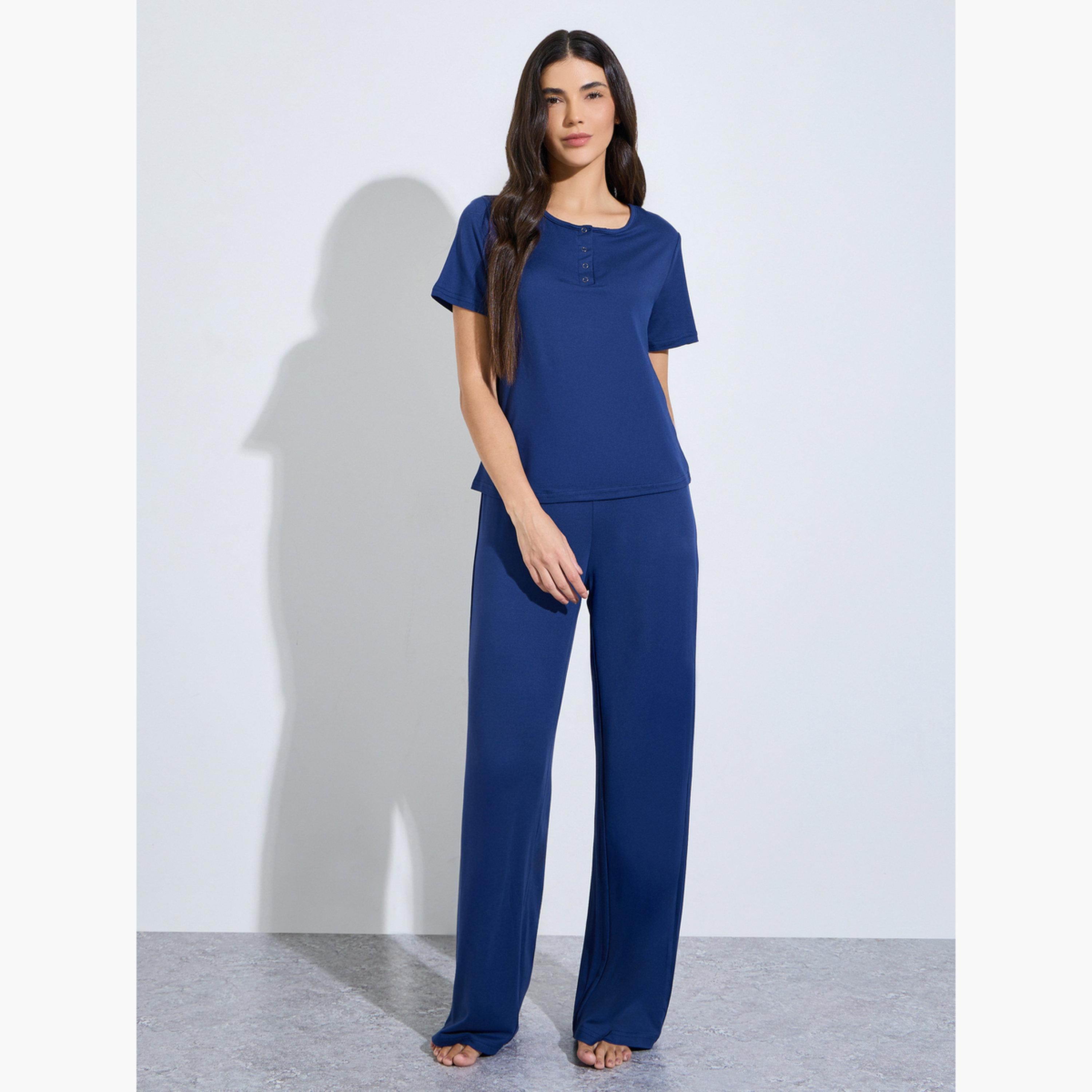 طقم بيجاما من بنطال بقصة مستقيمة وتيشيرت هينلي-women-clothing-nightwear-pyjamas-longsets-image-1