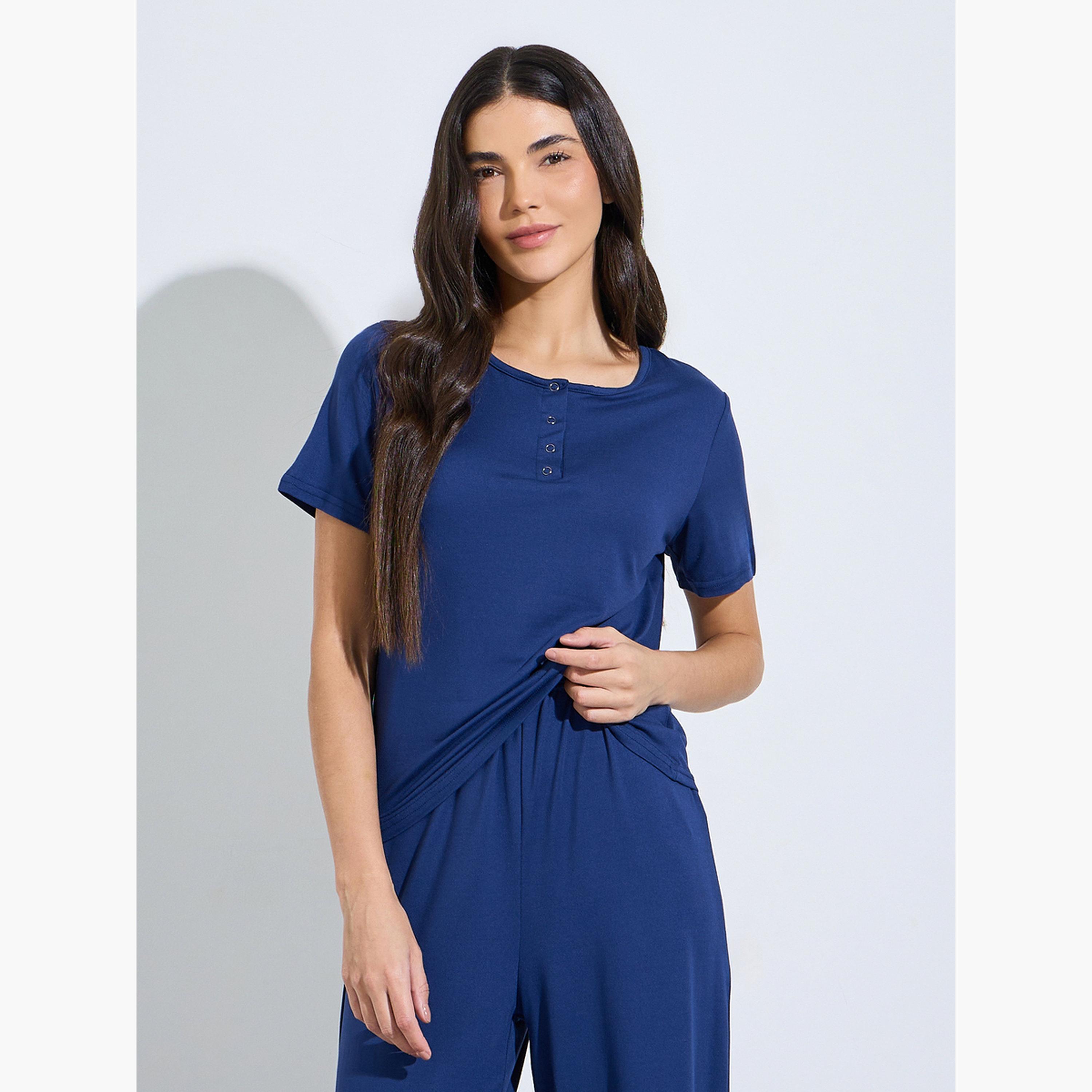 طقم بيجاما من بنطال بقصة مستقيمة وتيشيرت هينلي-women-clothing-nightwear-pyjamas-longsets-image-2