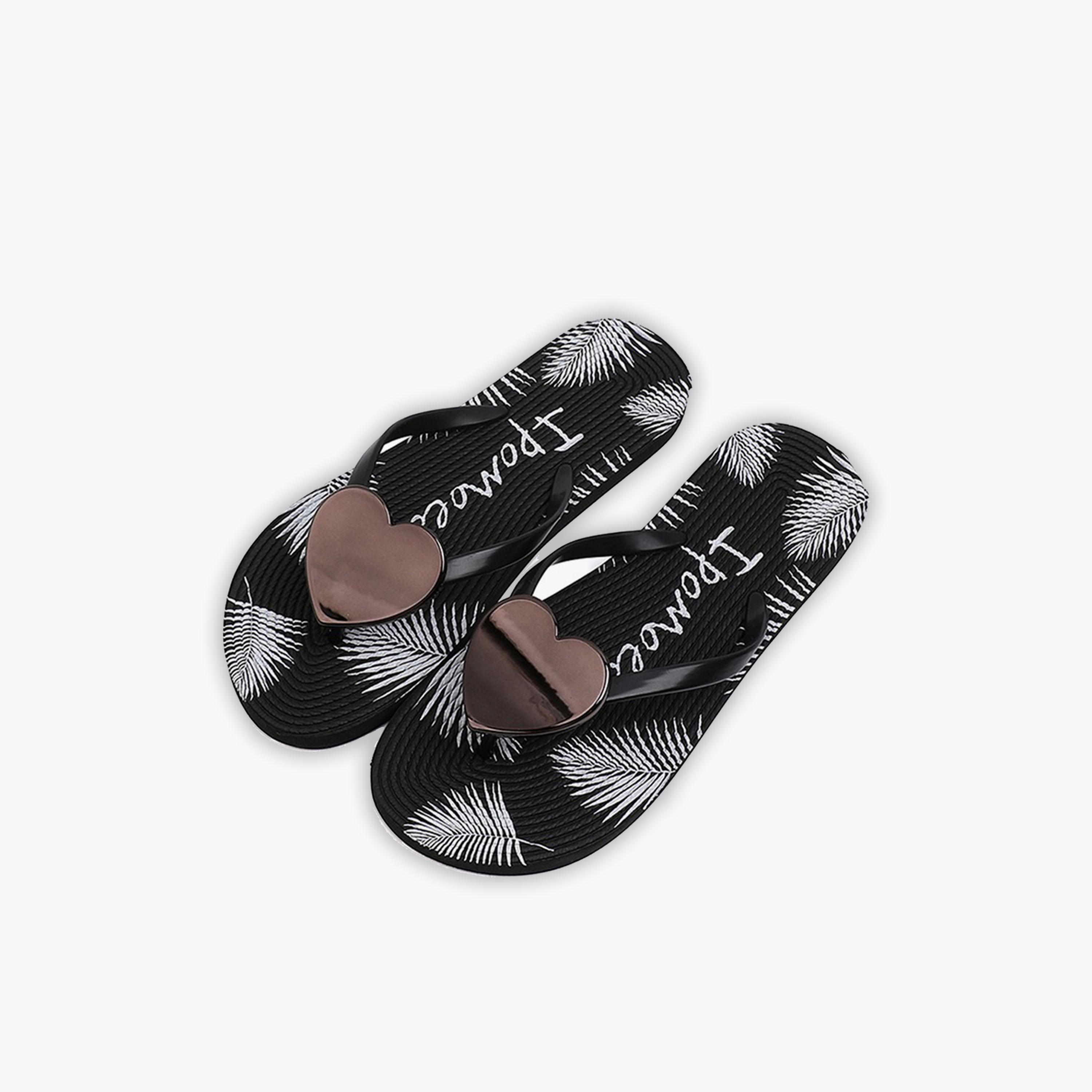 شبشب متعدد الألوان بطبعة جرافيك وتعليقة قلب-women-shoes-flipflopsandslides-image-1