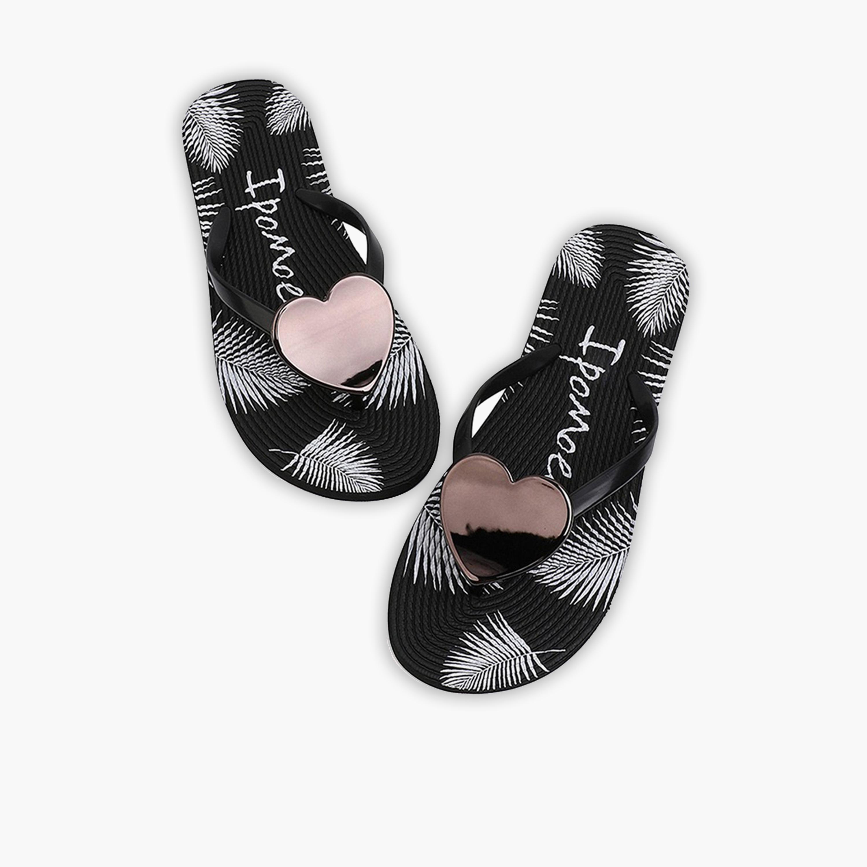 شبشب متعدد الألوان بطبعة جرافيك وتعليقة قلب-women-shoes-flipflopsandslides-image-2