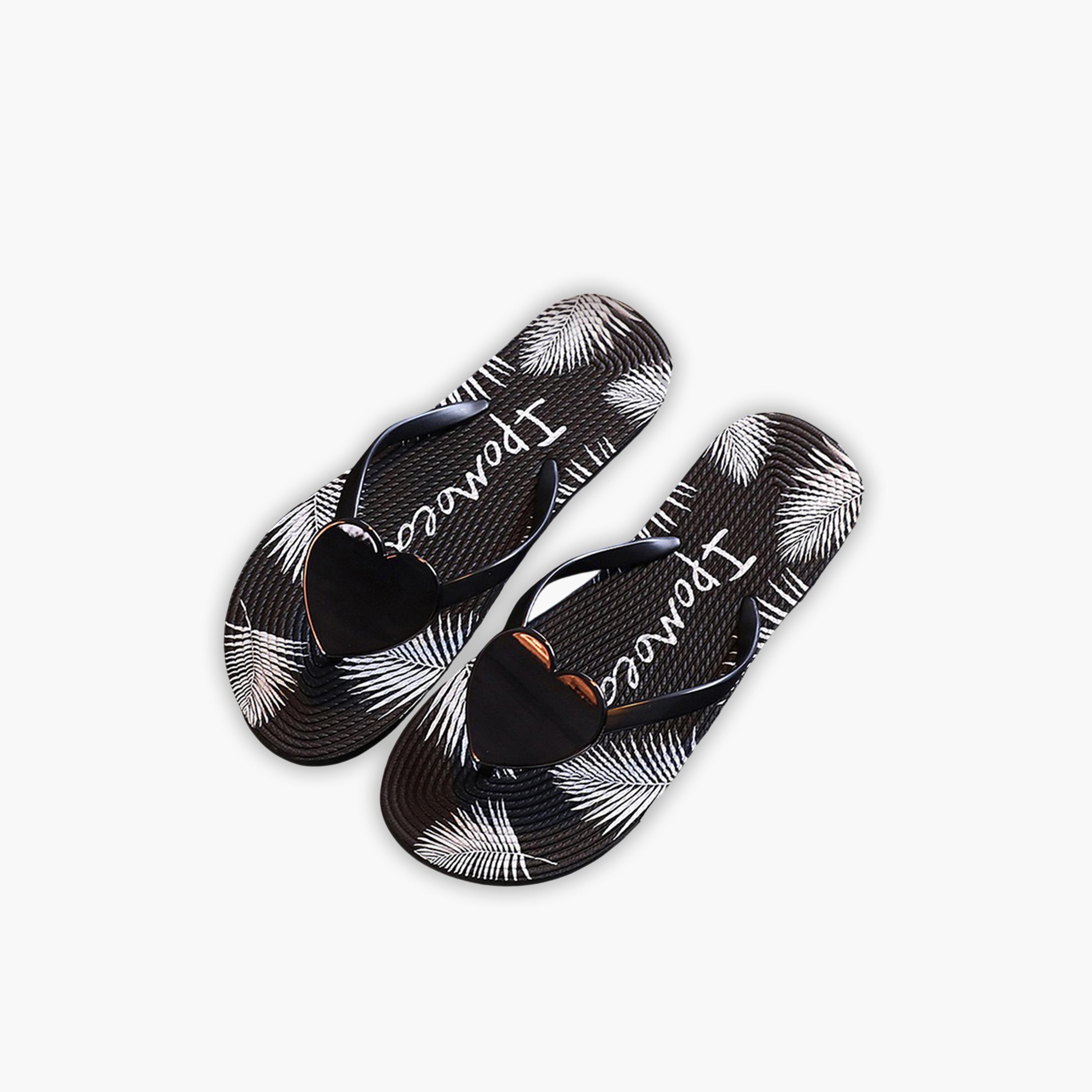 شبشب متعدد الألوان بطبعة جرافيك وتعليقة قلب-women-shoes-flipflopsandslides-image-4