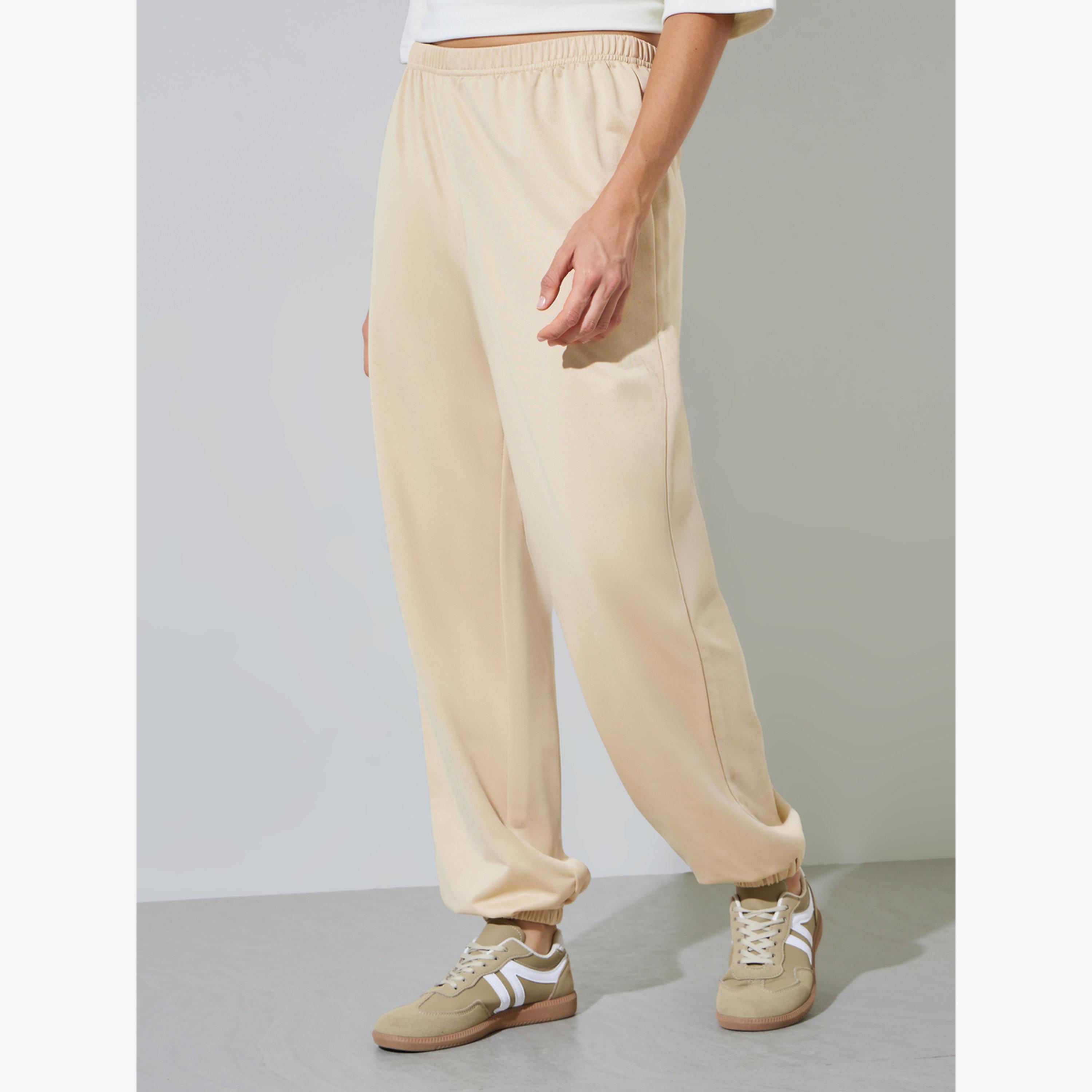 ستايلي - بنطال رياضي بيج سادة بخصر مطاطي وأساور مطاطية-women-clothing-bottoms-joggers-image-1